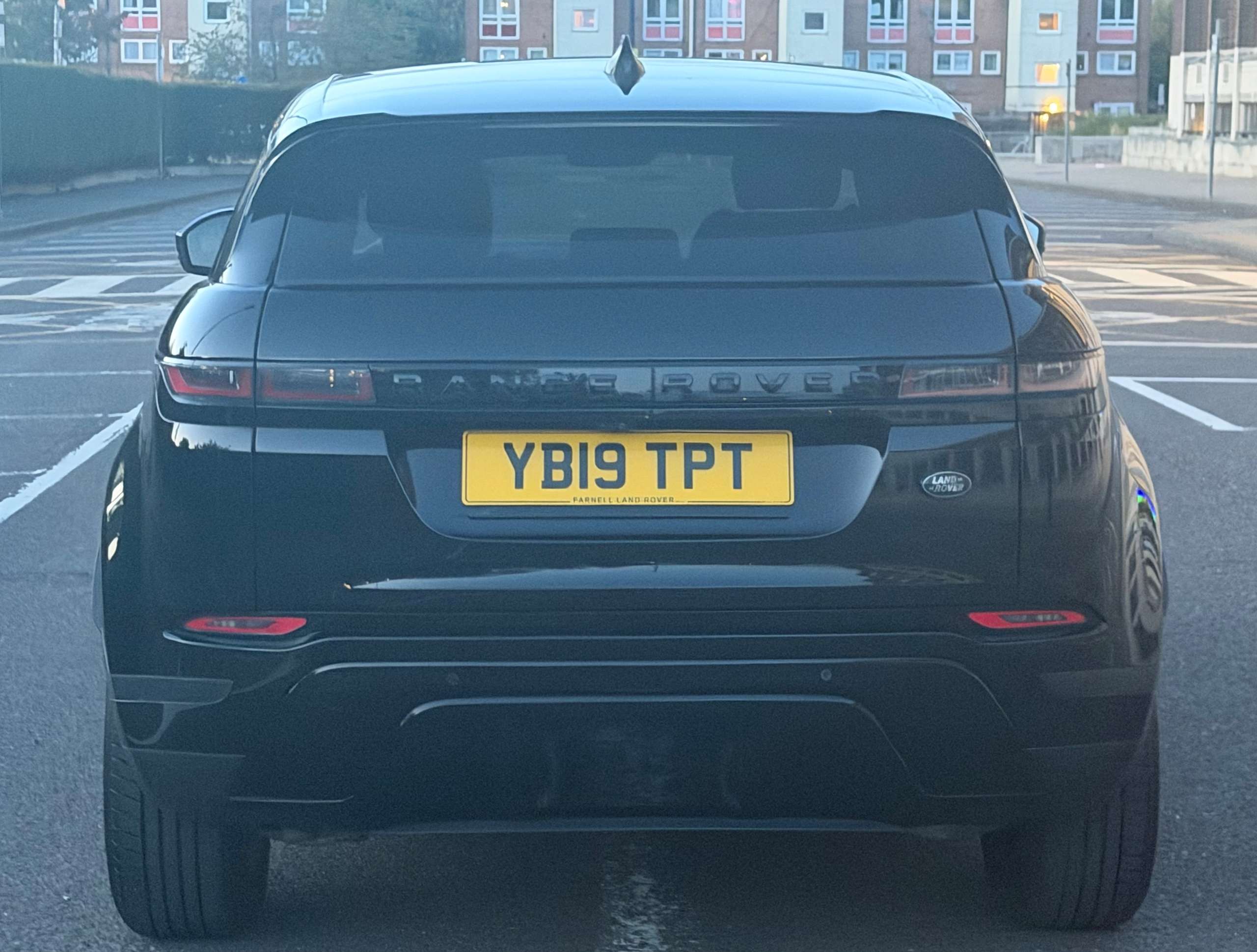 A 2019 LAND ROVER RANGE ROVER EVOQUE 2.0 D150 S SUV 5dr Diesel Auto 4WD Euro 6 (s/s) (150 ps) A 2019 LAND ROVER RANGE ROVER EVOQUE 2.0 D150 S SUV 5dr Diesel Auto 4WD Euro 6 (s/s) (150 ps)