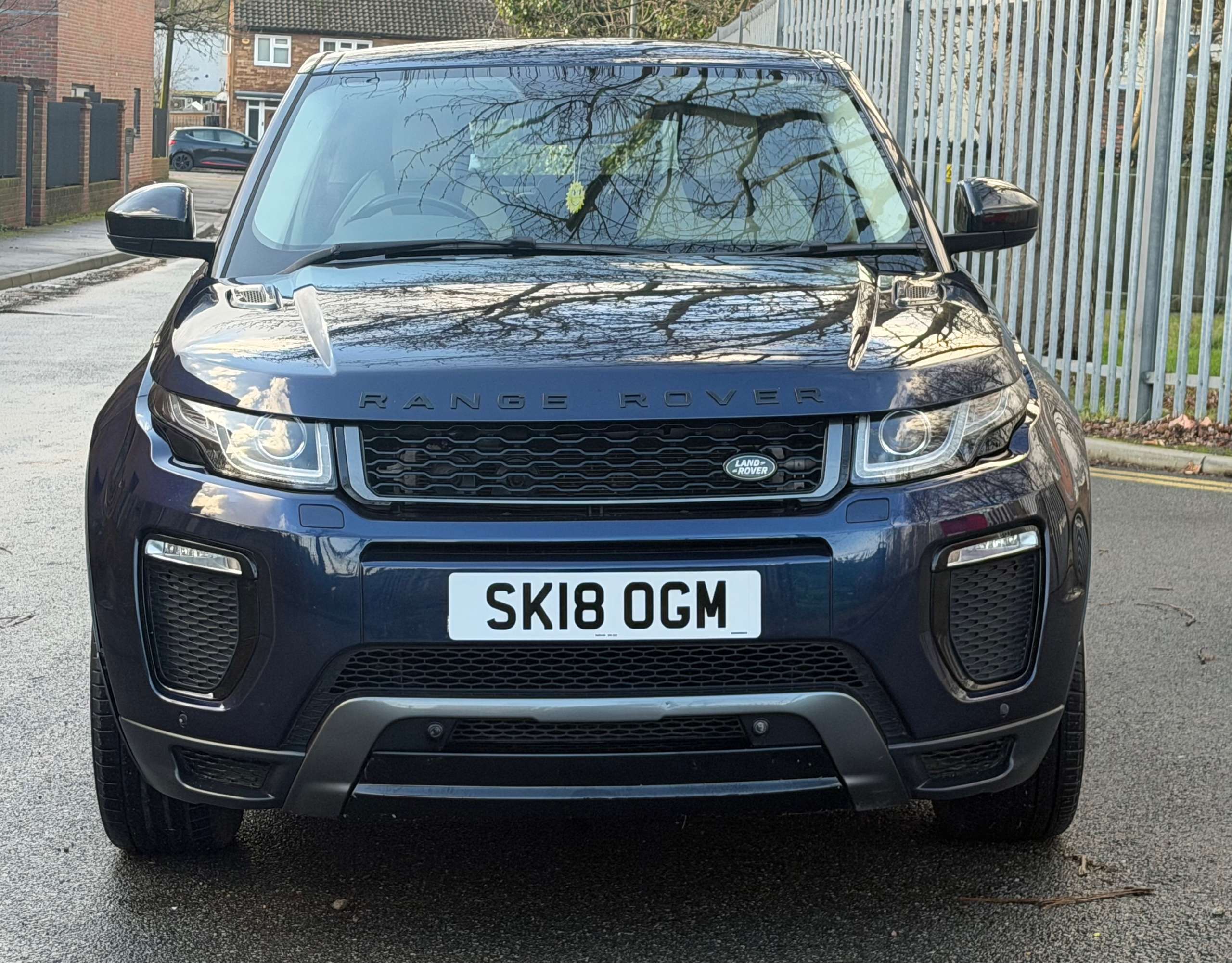 A 2018 LAND ROVER RANGE ROVER EVOQUE 2.0 TD4 HSE Dynamic SUV 5dr Diesel Auto 4WD Euro 6 (s/s) (180 ps) A 2018 LAND ROVER RANGE ROVER EVOQUE 2.0 TD4 HSE Dynamic SUV 5dr Diesel Auto 4WD Euro 6 (s/s) (180 ps)