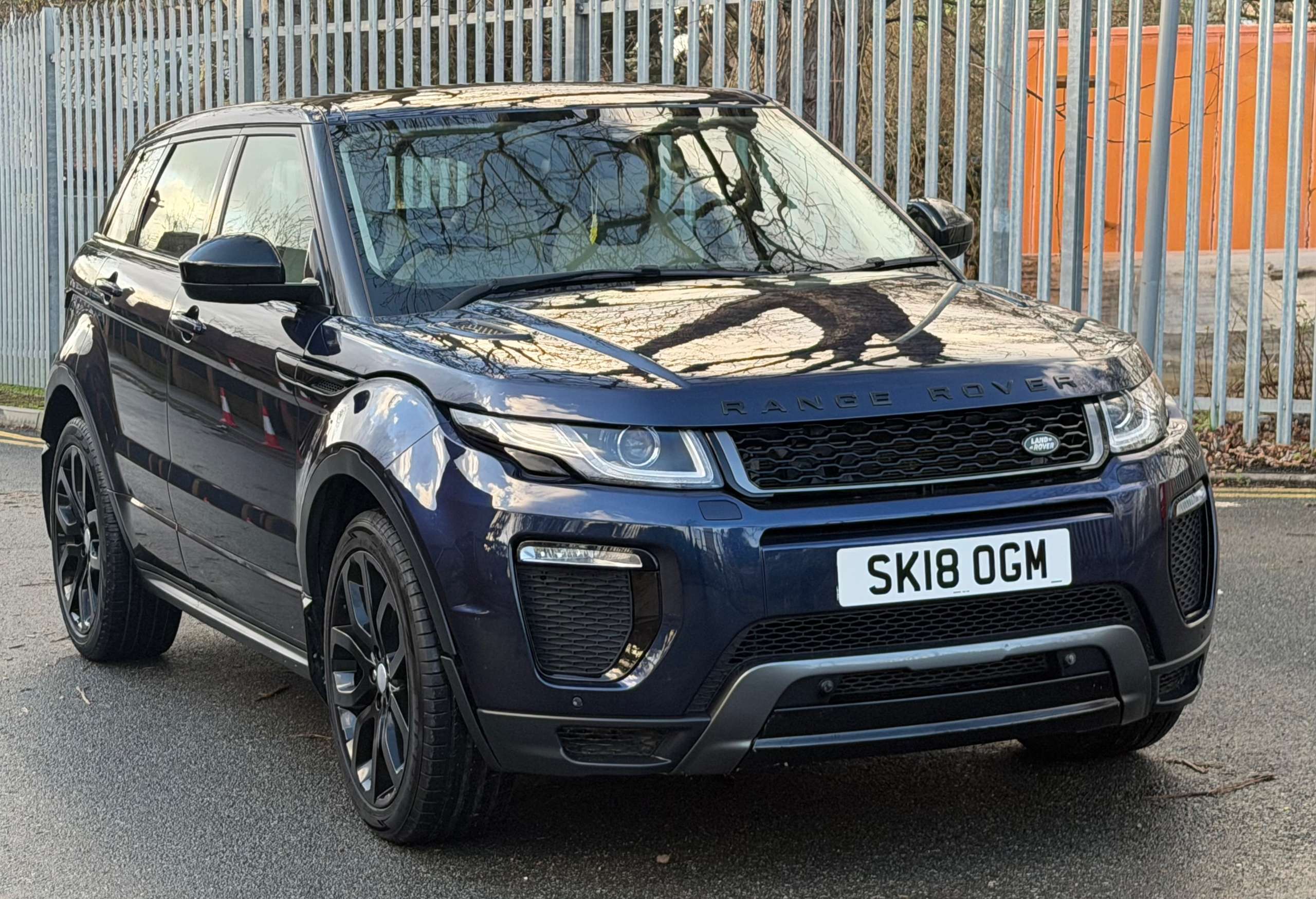 A 2018 LAND ROVER RANGE ROVER EVOQUE 2.0 TD4 HSE Dynamic SUV 5dr Diesel Auto 4WD Euro 6 (s/s) (180 ps) A 2018 LAND ROVER RANGE ROVER EVOQUE 2.0 TD4 HSE Dynamic SUV 5dr Diesel Auto 4WD Euro 6 (s/s) (180 ps)