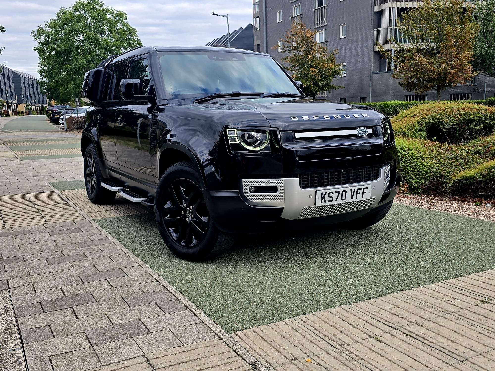 A 2020 LAND ROVER DEFENDER 110 2.0 SD4 HSE SUV 5dr Diesel Auto 4WD Euro 6 (s/s) (240 ps) A 2020 LAND ROVER DEFENDER 110 2.0 SD4 HSE SUV 5dr Diesel Auto 4WD Euro 6 (s/s) (240 ps)