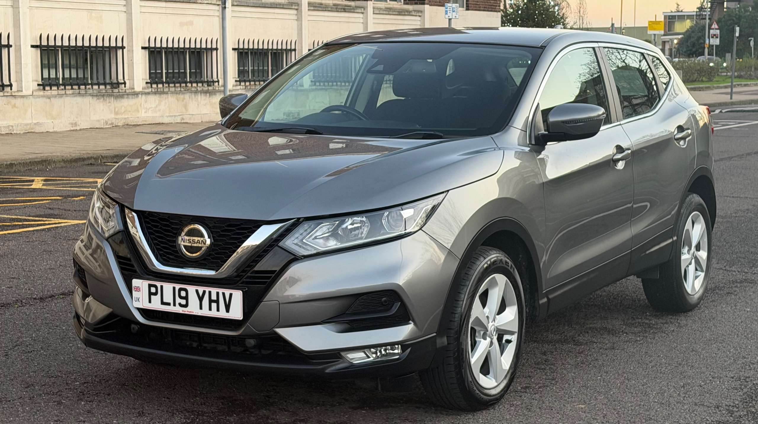A 2019 NISSAN QASHQAI 1.3 DIG-T Acenta Premium SUV 5dr Petrol DCT Auto Euro 6 (s/s) (160 ps) A 2019 NISSAN QASHQAI 1.3 DIG-T Acenta Premium SUV 5dr Petrol DCT Auto Euro 6 (s/s) (160 ps)