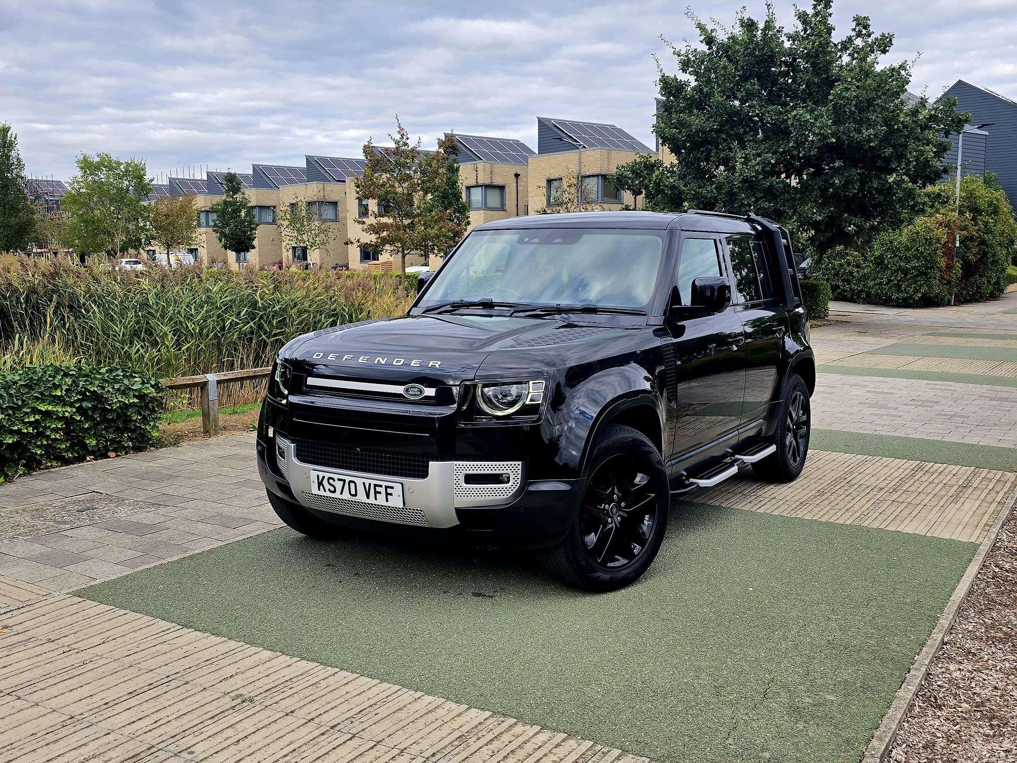 A 2020 LAND ROVER DEFENDER 110 2.0 SD4 HSE SUV 5dr Diesel Auto 4WD Euro 6 (s/s) (240 ps) A 2020 LAND ROVER DEFENDER 110 2.0 SD4 HSE SUV 5dr Diesel Auto 4WD Euro 6 (s/s) (240 ps)