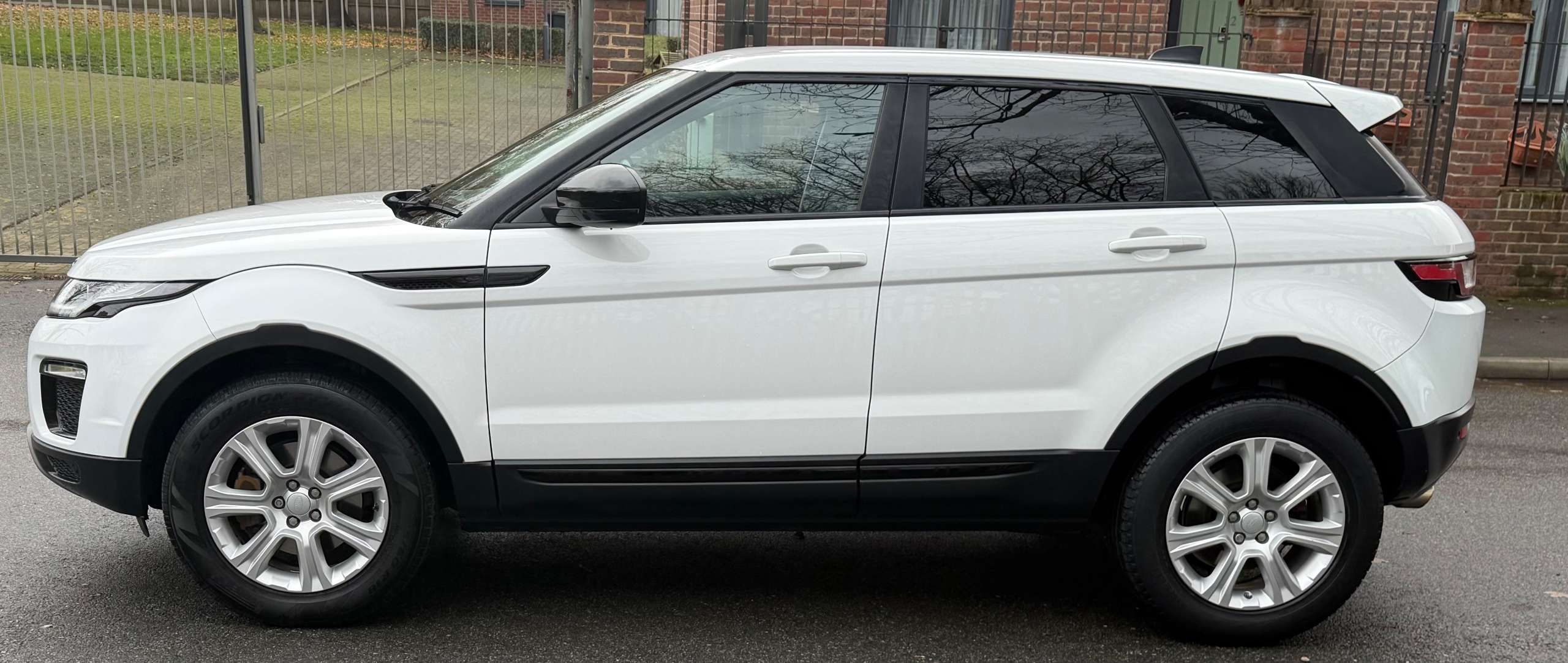 2017 LAND ROVER RANGE ROVER EVOQUE 2017 LAND ROVER RANGE ROVER EVOQUE