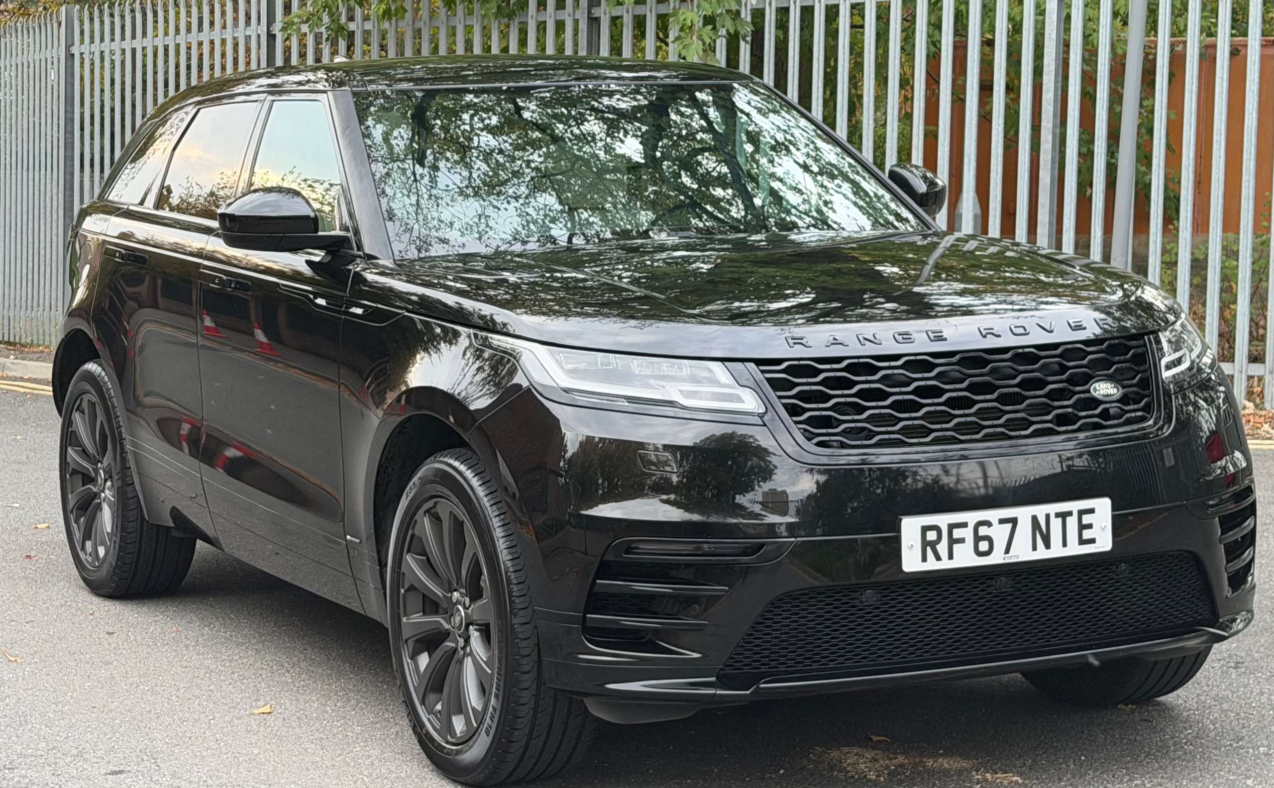 A 2018 LAND ROVER RANGE ROVER VELAR 2.0 D240 R-Dynamic S SUV 5dr Diesel Auto 4WD Euro 6 (s/s) (240 ps) A 2018 LAND ROVER RANGE ROVER VELAR 2.0 D240 R-Dynamic S SUV 5dr Diesel Auto 4WD Euro 6 (s/s) (240 ps)