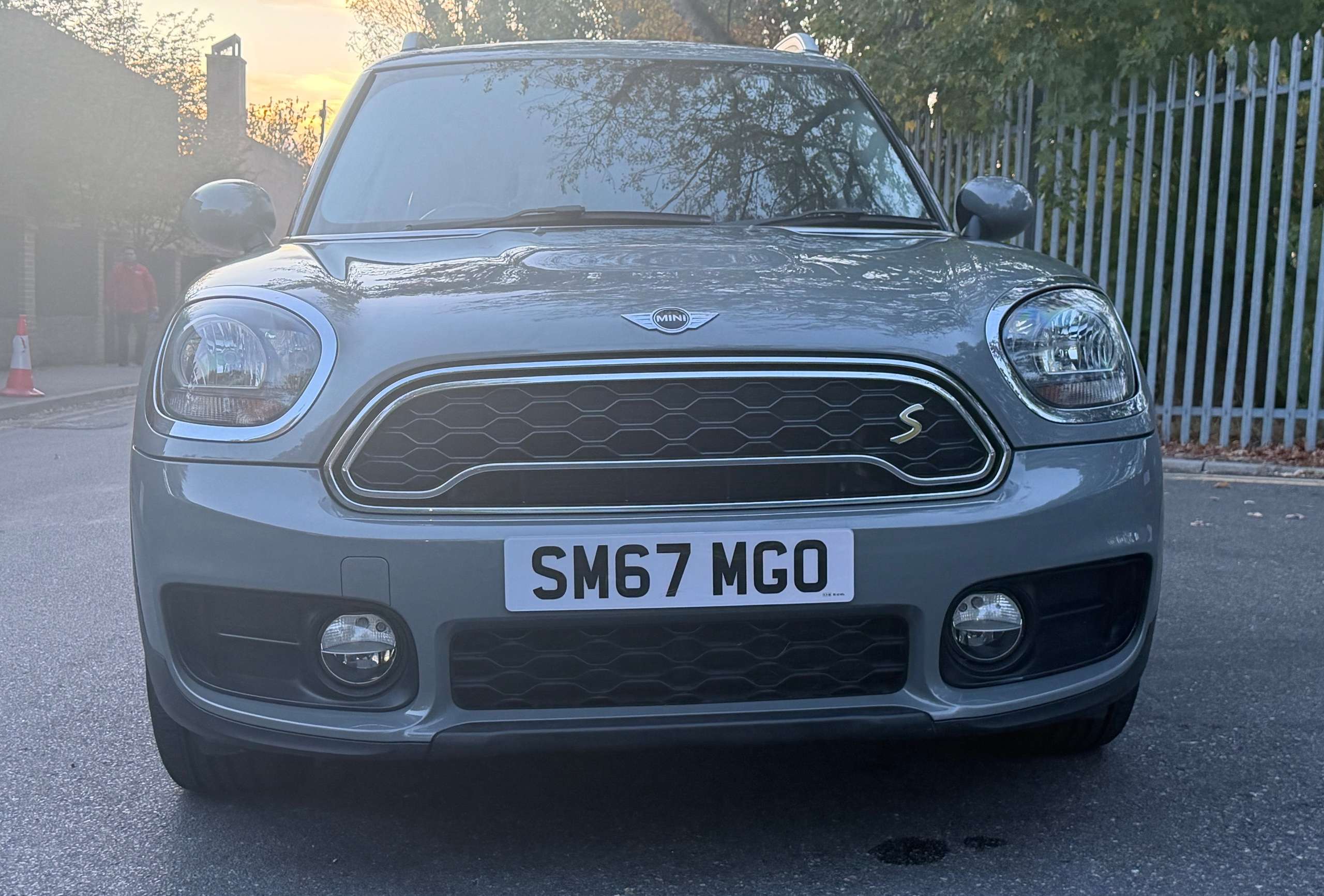A 2018 MINI COUNTRYMAN 1.5 7.6kWh Cooper SE SUV 5dr Petrol Plug-in Hybrid Auto ALL4 Euro 6 (s/s) (224 ps) A 2018 MINI COUNTRYMAN 1.5 7.6kWh Cooper SE SUV 5dr Petrol Plug-in Hybrid Auto ALL4 Euro 6 (s/s) (224 ps)