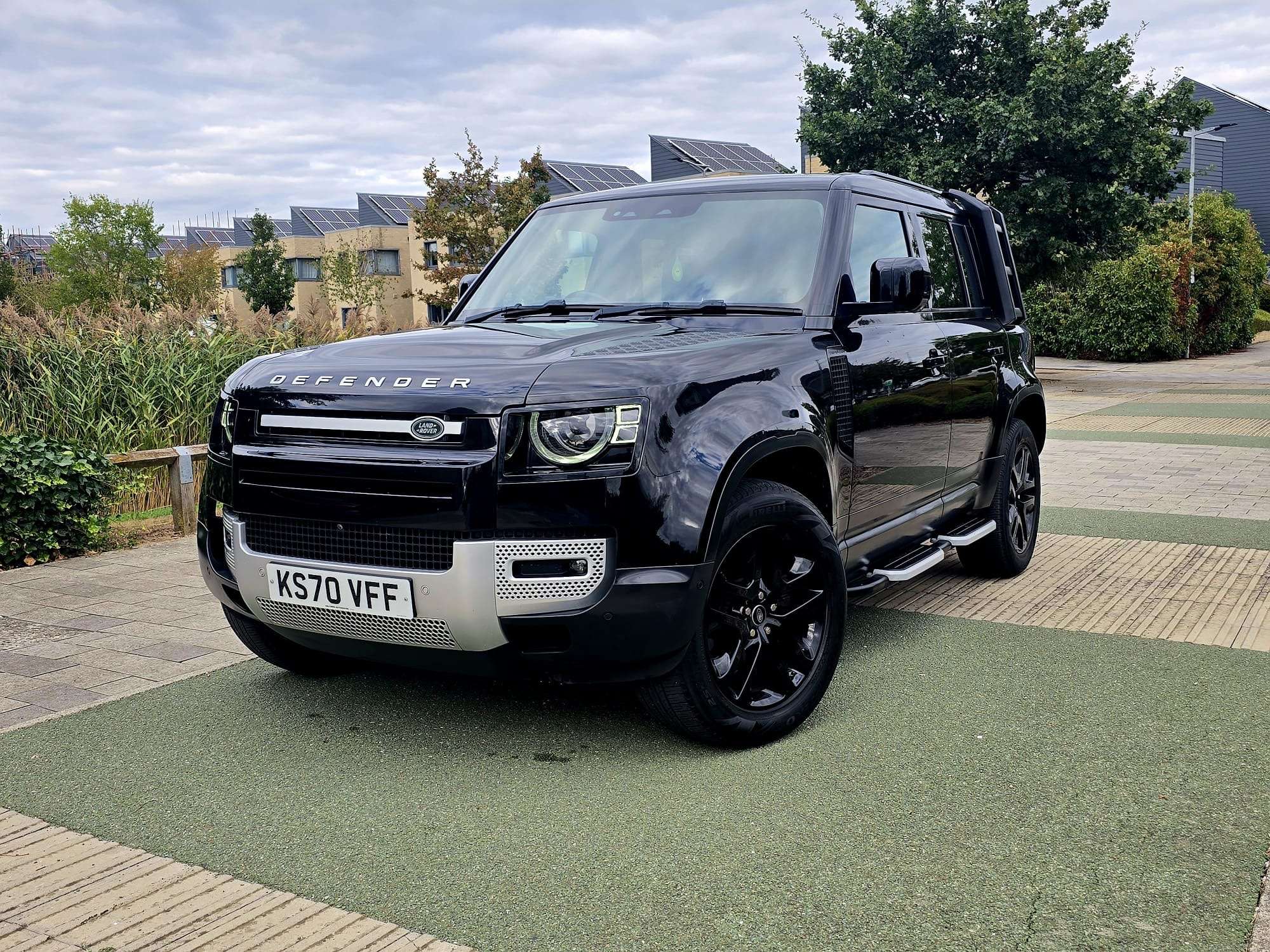A 2020 LAND ROVER DEFENDER 110 2.0 SD4 HSE SUV 5dr Diesel Auto 4WD Euro 6 (s/s) (240 ps) A 2020 LAND ROVER DEFENDER 110 2.0 SD4 HSE SUV 5dr Diesel Auto 4WD Euro 6 (s/s) (240 ps)