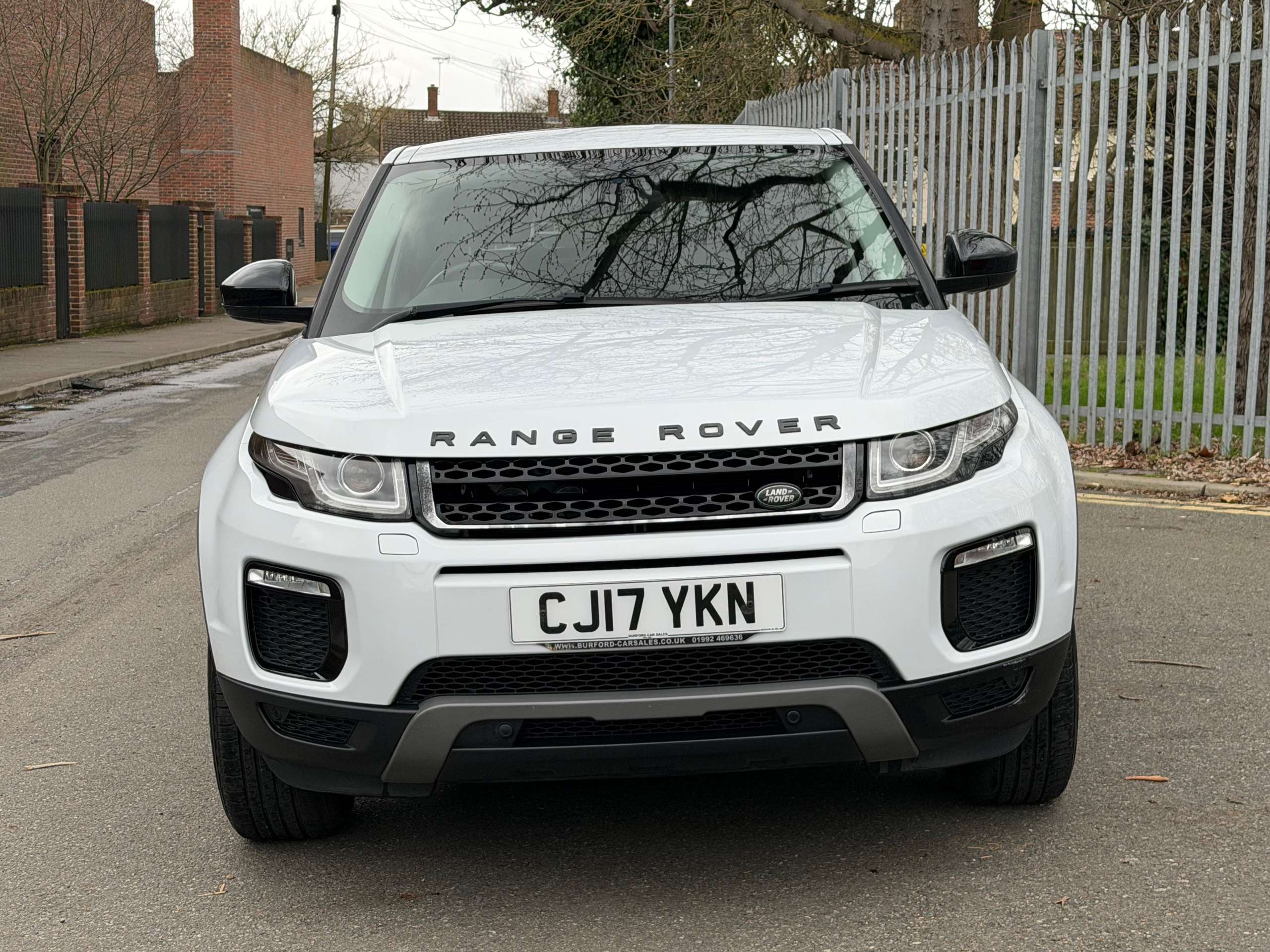 A 2017 LAND ROVER RANGE ROVER EVOQUE 2.0 TD4 SE Tech SUV 5dr Diesel Auto 4WD Euro 6 (s/s) (180 ps) A 2017 LAND ROVER RANGE ROVER EVOQUE 2.0 TD4 SE Tech SUV 5dr Diesel Auto 4WD Euro 6 (s/s) (180 ps)