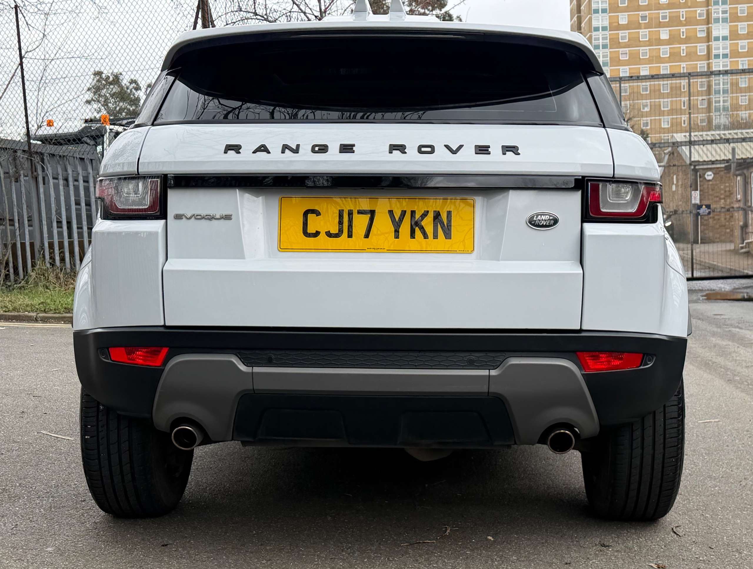 A 2017 LAND ROVER RANGE ROVER EVOQUE 2.0 TD4 SE Tech SUV 5dr Diesel Auto 4WD Euro 6 (s/s) (180 ps) A 2017 LAND ROVER RANGE ROVER EVOQUE 2.0 TD4 SE Tech SUV 5dr Diesel Auto 4WD Euro 6 (s/s) (180 ps)