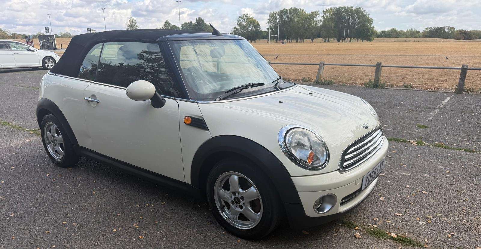 A 2009 MINI CONVERTIBLE 1.6 Cooper Convertible 2dr Petrol Manual Euro 4 (120 ps) A 2009 MINI CONVERTIBLE 1.6 Cooper Convertible 2dr Petrol Manual Euro 4 (120 ps)