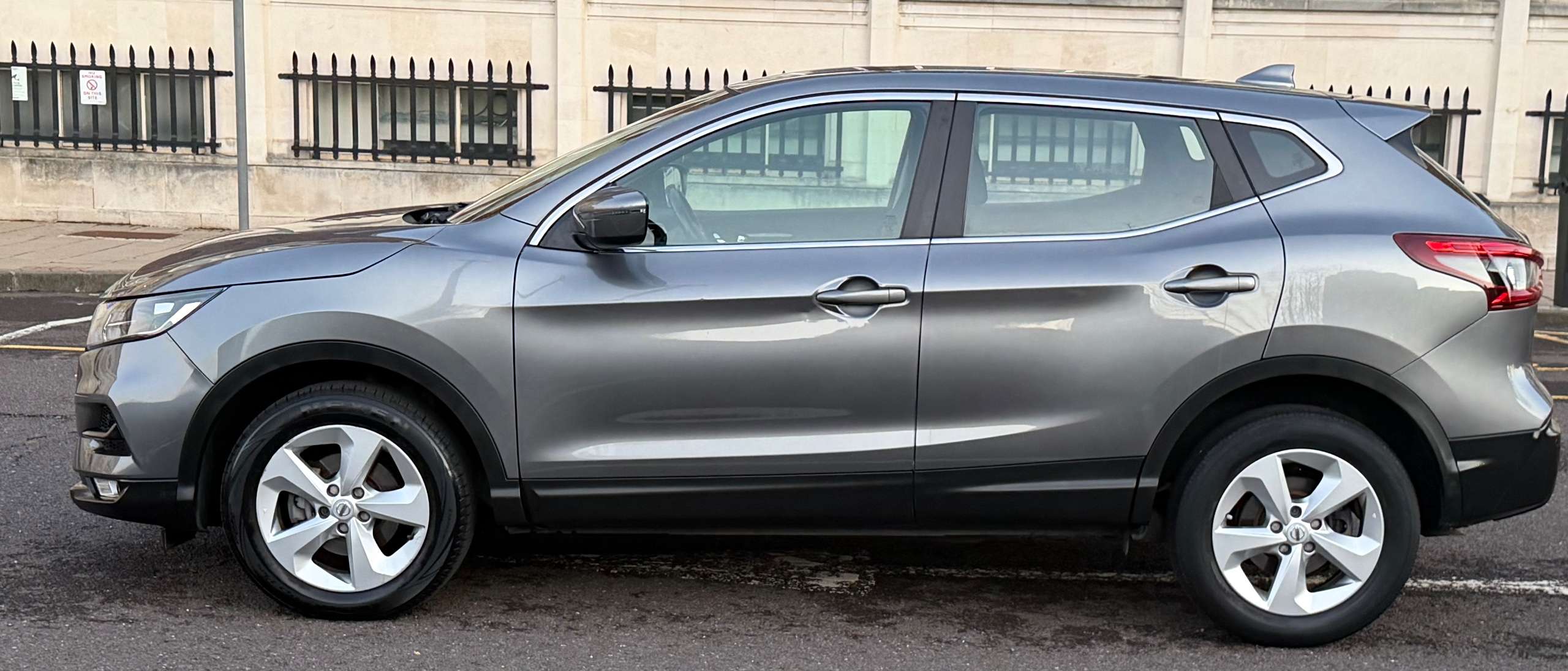 A 2019 NISSAN QASHQAI 1.3 DIG-T Acenta Premium SUV 5dr Petrol DCT Auto Euro 6 (s/s) (160 ps) A 2019 NISSAN QASHQAI 1.3 DIG-T Acenta Premium SUV 5dr Petrol DCT Auto Euro 6 (s/s) (160 ps)