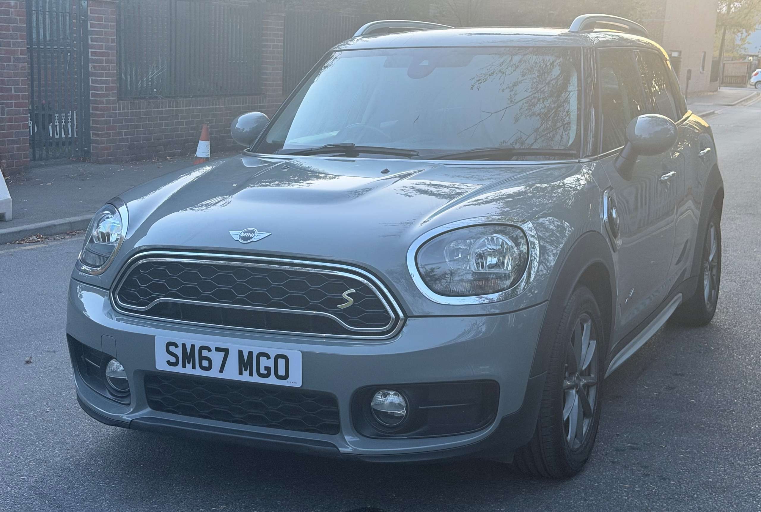 A 2018 MINI COUNTRYMAN 1.5 7.6kWh Cooper SE SUV 5dr Petrol Plug-in Hybrid Auto ALL4 Euro 6 (s/s) (224 ps) A 2018 MINI COUNTRYMAN 1.5 7.6kWh Cooper SE SUV 5dr Petrol Plug-in Hybrid Auto ALL4 Euro 6 (s/s) (224 ps)
