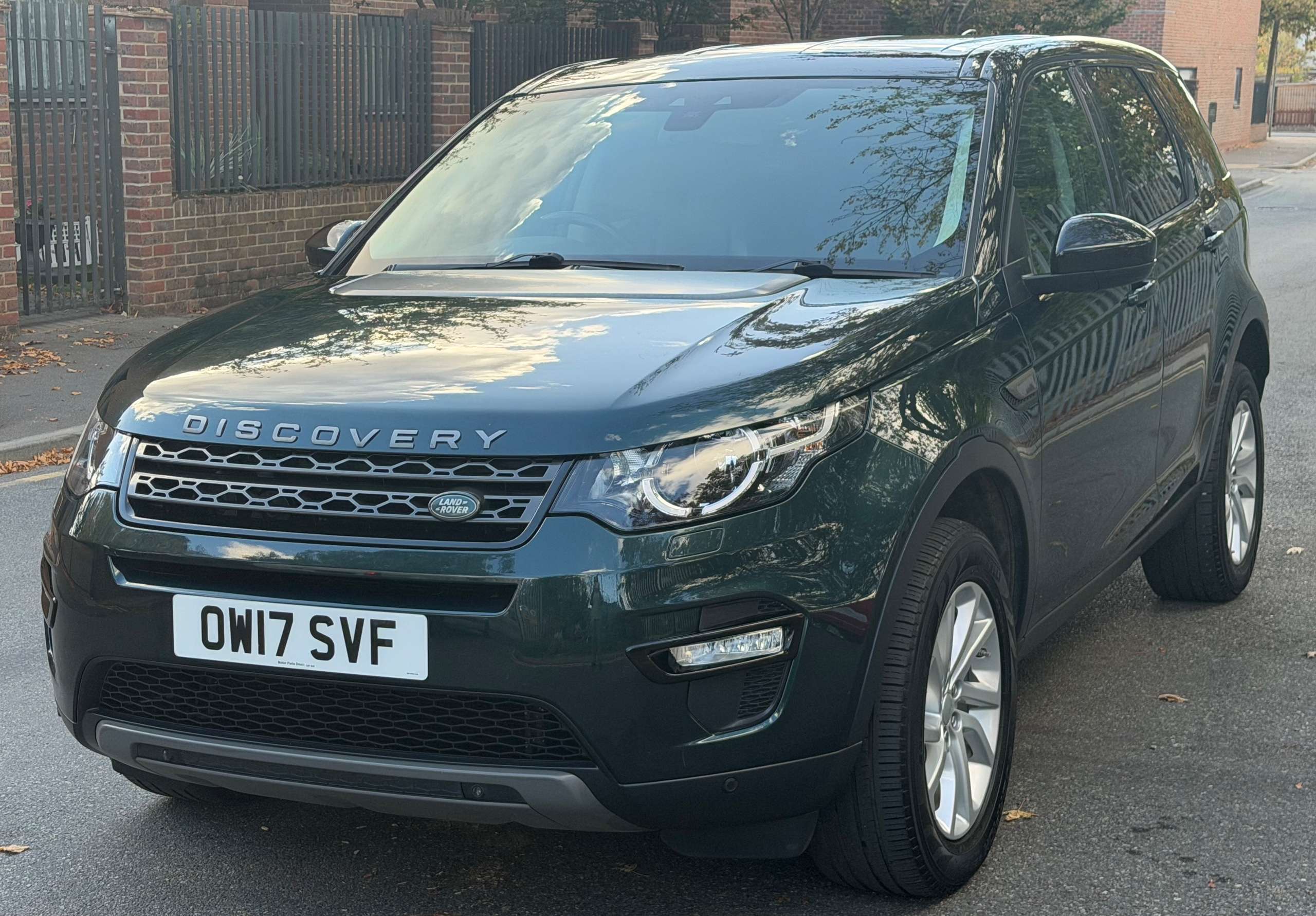 A 2017 LAND ROVER DISCOVERY SPORT 2.0 TD4 SE Tech SUV 5dr Diesel Auto 4WD Euro 6 (s/s) (180 ps) A 2017 LAND ROVER DISCOVERY SPORT 2.0 TD4 SE Tech SUV 5dr Diesel Auto 4WD Euro 6 (s/s) (180 ps)