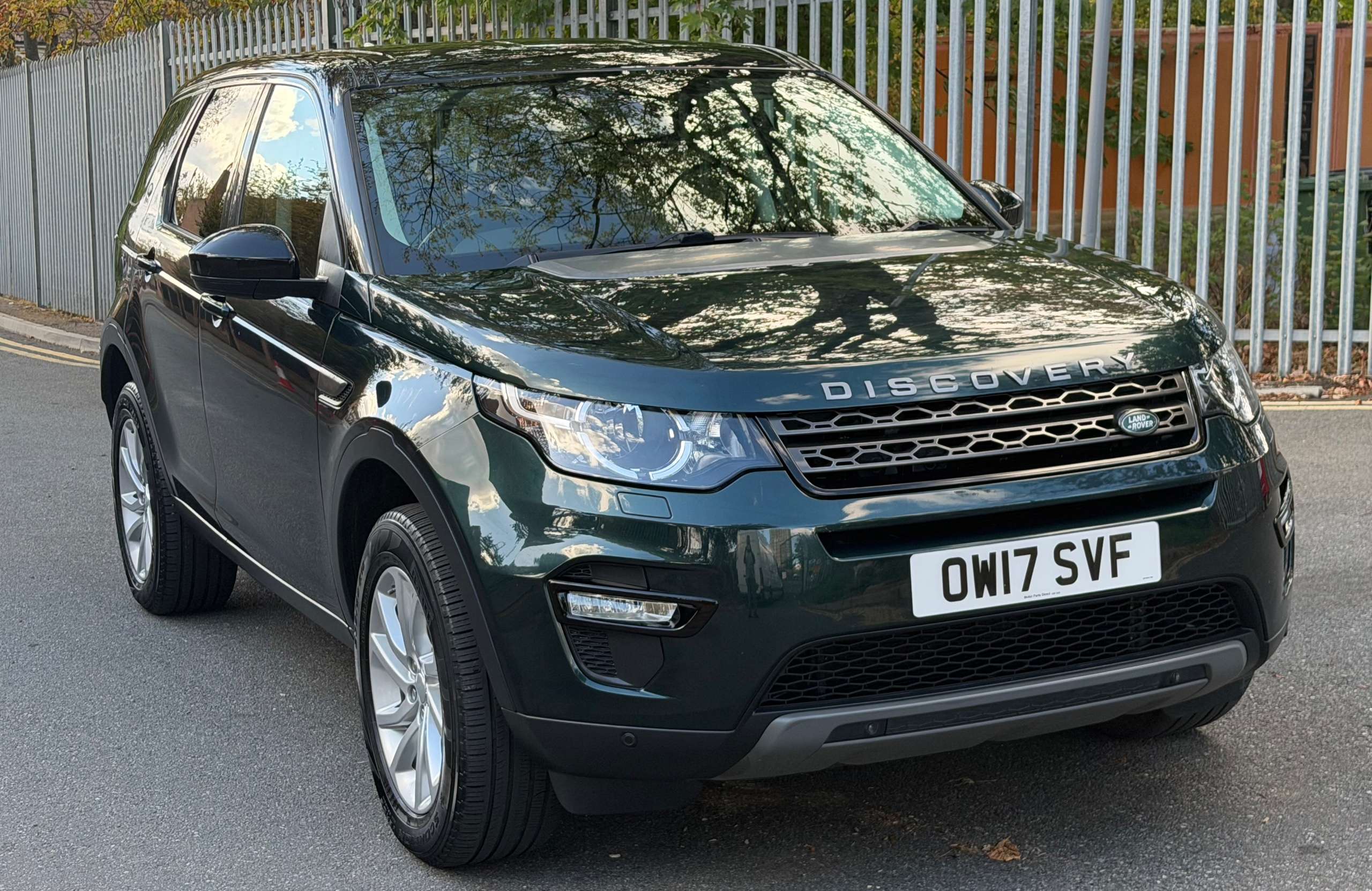 A 2017 LAND ROVER DISCOVERY SPORT 2.0 TD4 SE Tech SUV 5dr Diesel Auto 4WD Euro 6 (s/s) (180 ps) A 2017 LAND ROVER DISCOVERY SPORT 2.0 TD4 SE Tech SUV 5dr Diesel Auto 4WD Euro 6 (s/s) (180 ps)
