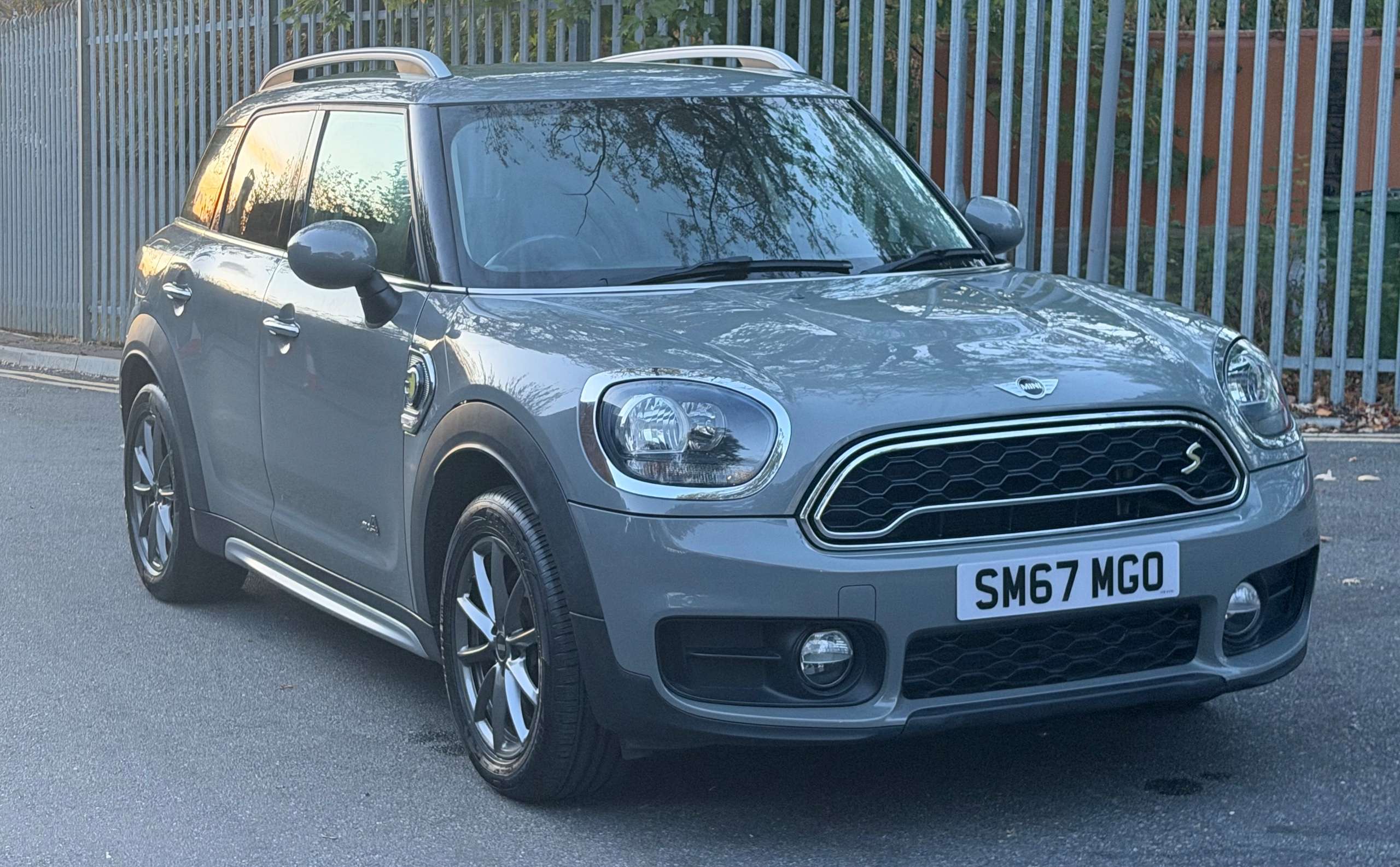 A 2018 MINI COUNTRYMAN 1.5 7.6kWh Cooper SE SUV 5dr Petrol Plug-in Hybrid Auto ALL4 Euro 6 (s/s) (224 ps) A 2018 MINI COUNTRYMAN 1.5 7.6kWh Cooper SE SUV 5dr Petrol Plug-in Hybrid Auto ALL4 Euro 6 (s/s) (224 ps)