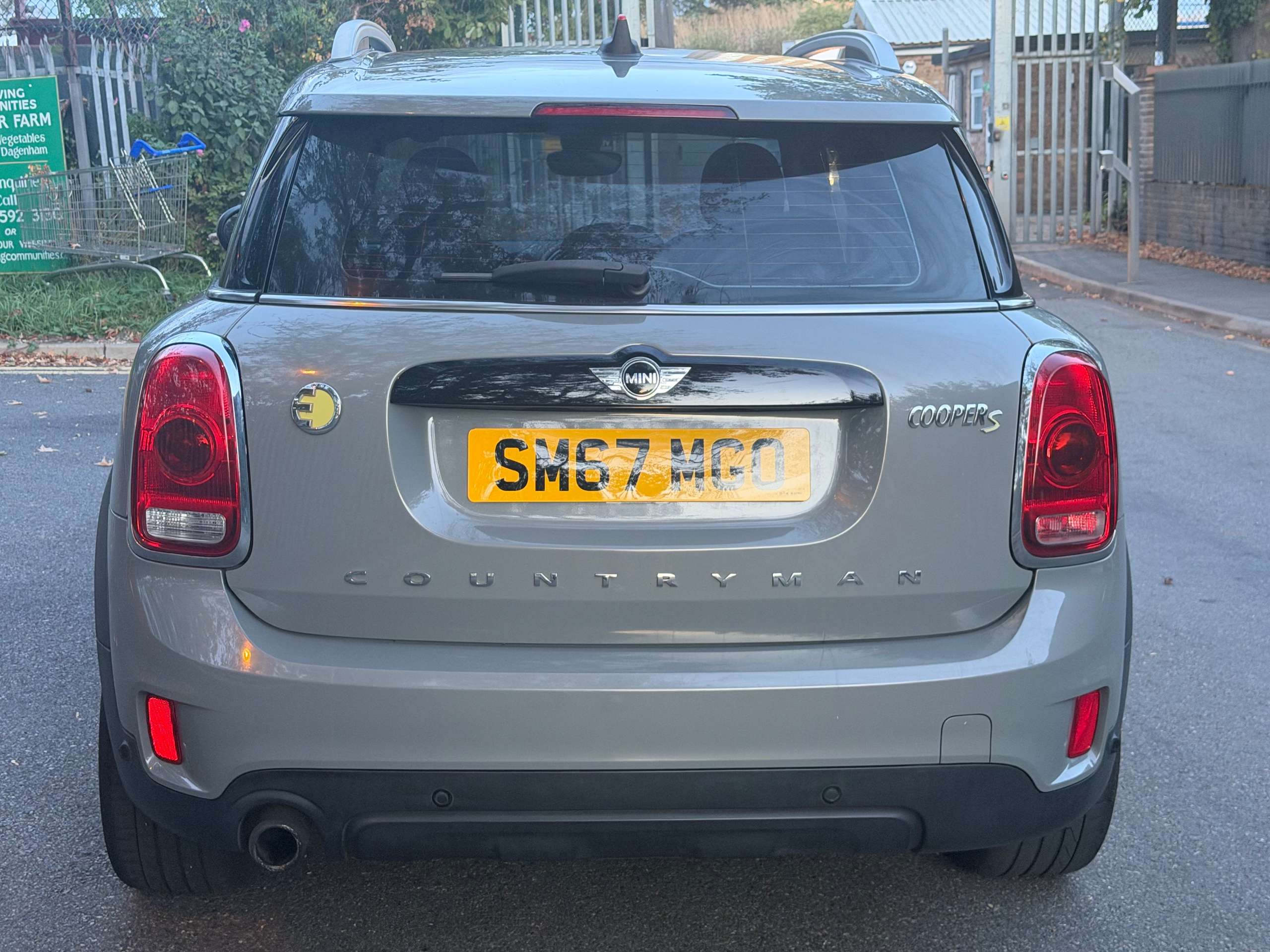 A 2018 MINI COUNTRYMAN 1.5 7.6kWh Cooper SE SUV 5dr Petrol Plug-in Hybrid Auto ALL4 Euro 6 (s/s) (224 ps) A 2018 MINI COUNTRYMAN 1.5 7.6kWh Cooper SE SUV 5dr Petrol Plug-in Hybrid Auto ALL4 Euro 6 (s/s) (224 ps)