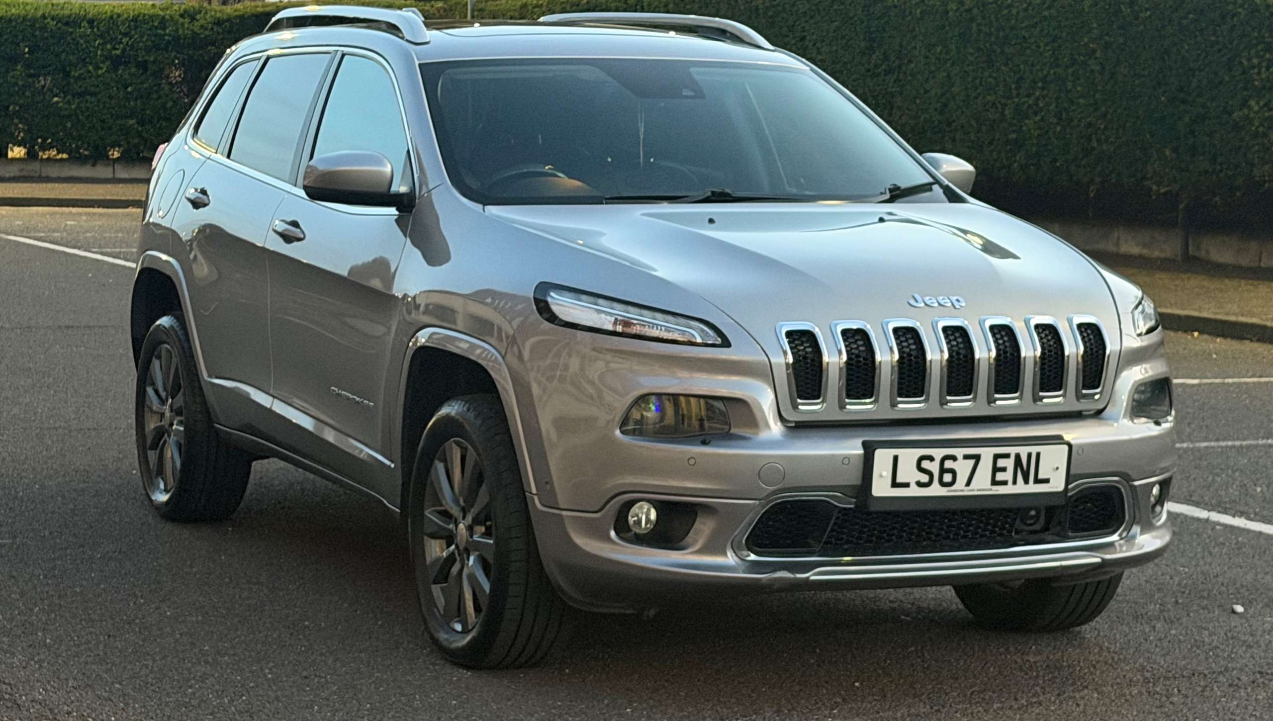 A 2017 JEEP CHEROKEE 2.2 MultiJetII Overland SUV 5dr Diesel Auto 4WD Euro 6 (s/s) (200 ps) A 2017 JEEP CHEROKEE 2.2 MultiJetII Overland SUV 5dr Diesel Auto 4WD Euro 6 (s/s) (200 ps)