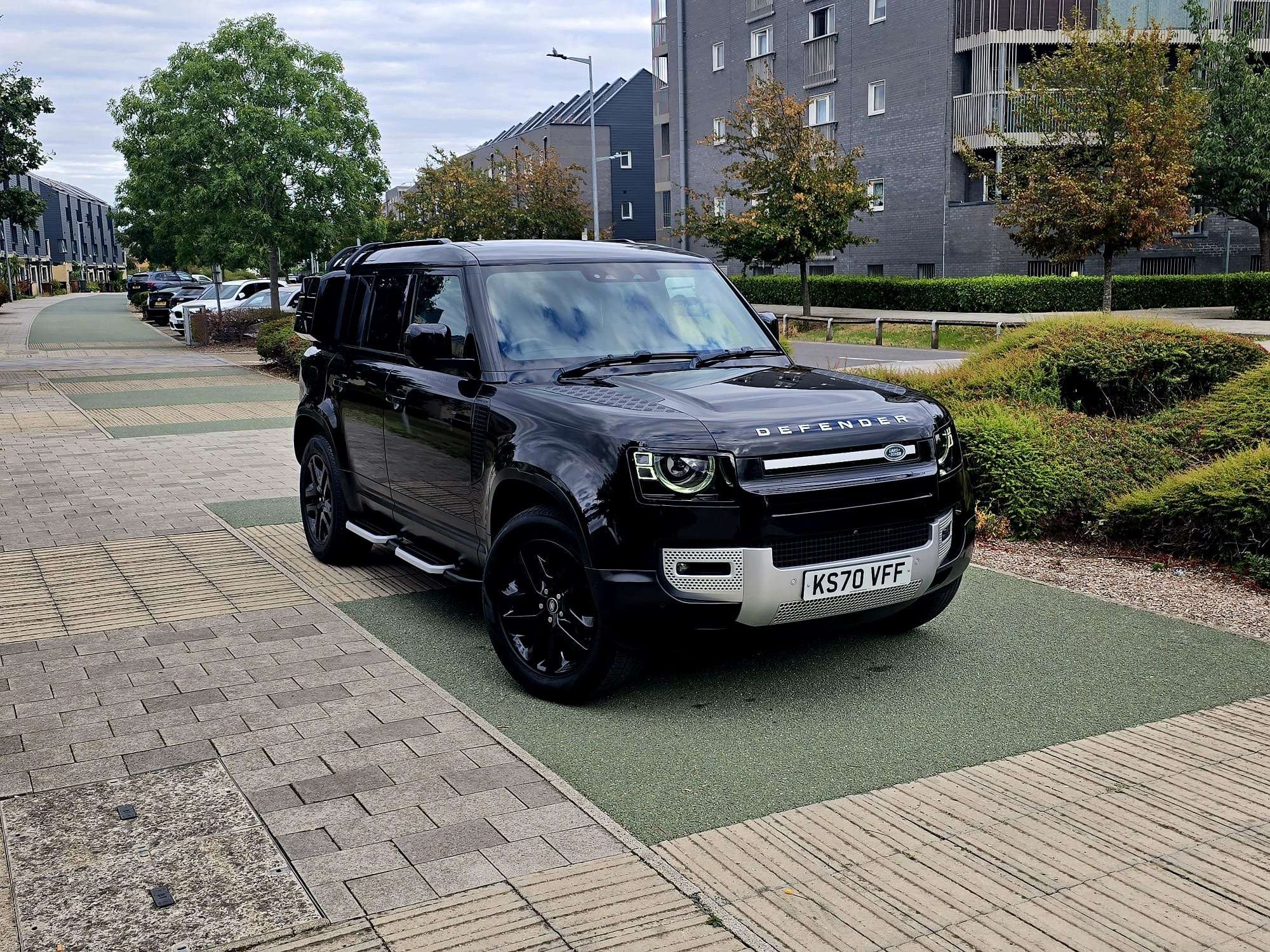 A 2020 LAND ROVER DEFENDER 110 2.0 SD4 HSE SUV 5dr Diesel Auto 4WD Euro 6 (s/s) (240 ps) A 2020 LAND ROVER DEFENDER 110 2.0 SD4 HSE SUV 5dr Diesel Auto 4WD Euro 6 (s/s) (240 ps)