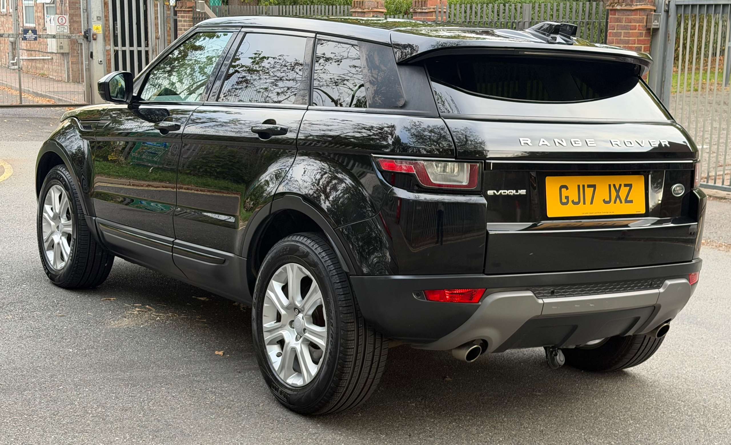 2017 LAND ROVER RANGE ROVER EVOQUE 2017 LAND ROVER RANGE ROVER EVOQUE