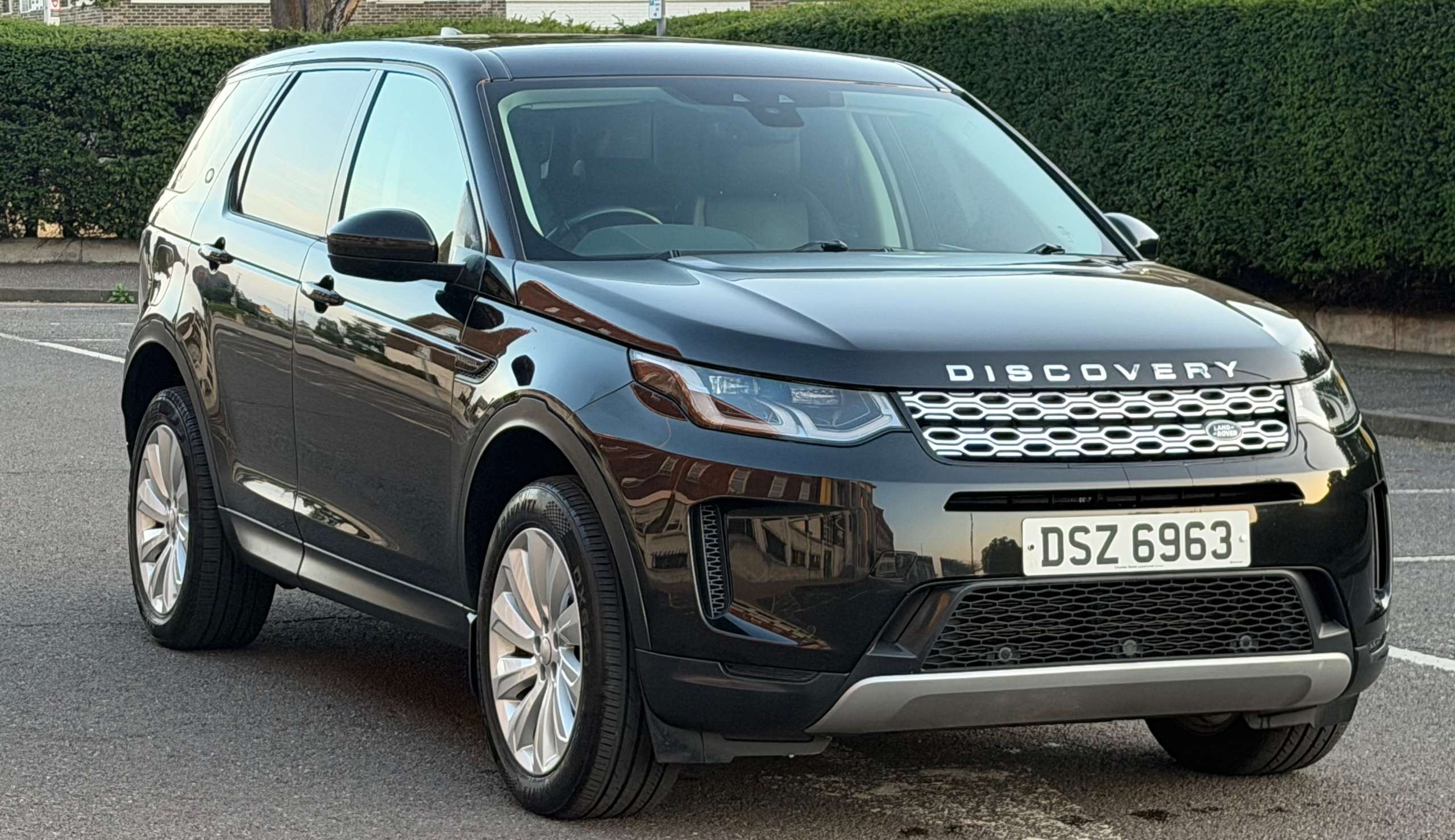 A 2019 LAND ROVER DISCOVERY SPORT 2.0 D180 MHEV SE SUV 5dr Diesel Auto 4WD Euro 6 (s/s) (180 ps) A 2019 LAND ROVER DISCOVERY SPORT 2.0 D180 MHEV SE SUV 5dr Diesel Auto 4WD Euro 6 (s/s) (180 ps)