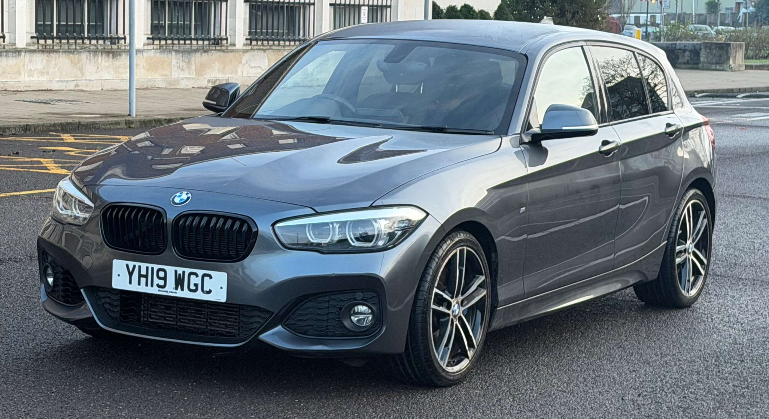 A 2019 BMW 1 SERIES 1.5 118i GPF M Sport Shadow Edition Hatchback 5dr Petrol Auto Euro 6 (s/s) (136 ps) A 2019 BMW 1 SERIES 1.5 118i GPF M Sport Shadow Edition Hatchback 5dr Petrol Auto Euro 6 (s/s) (136 ps)
