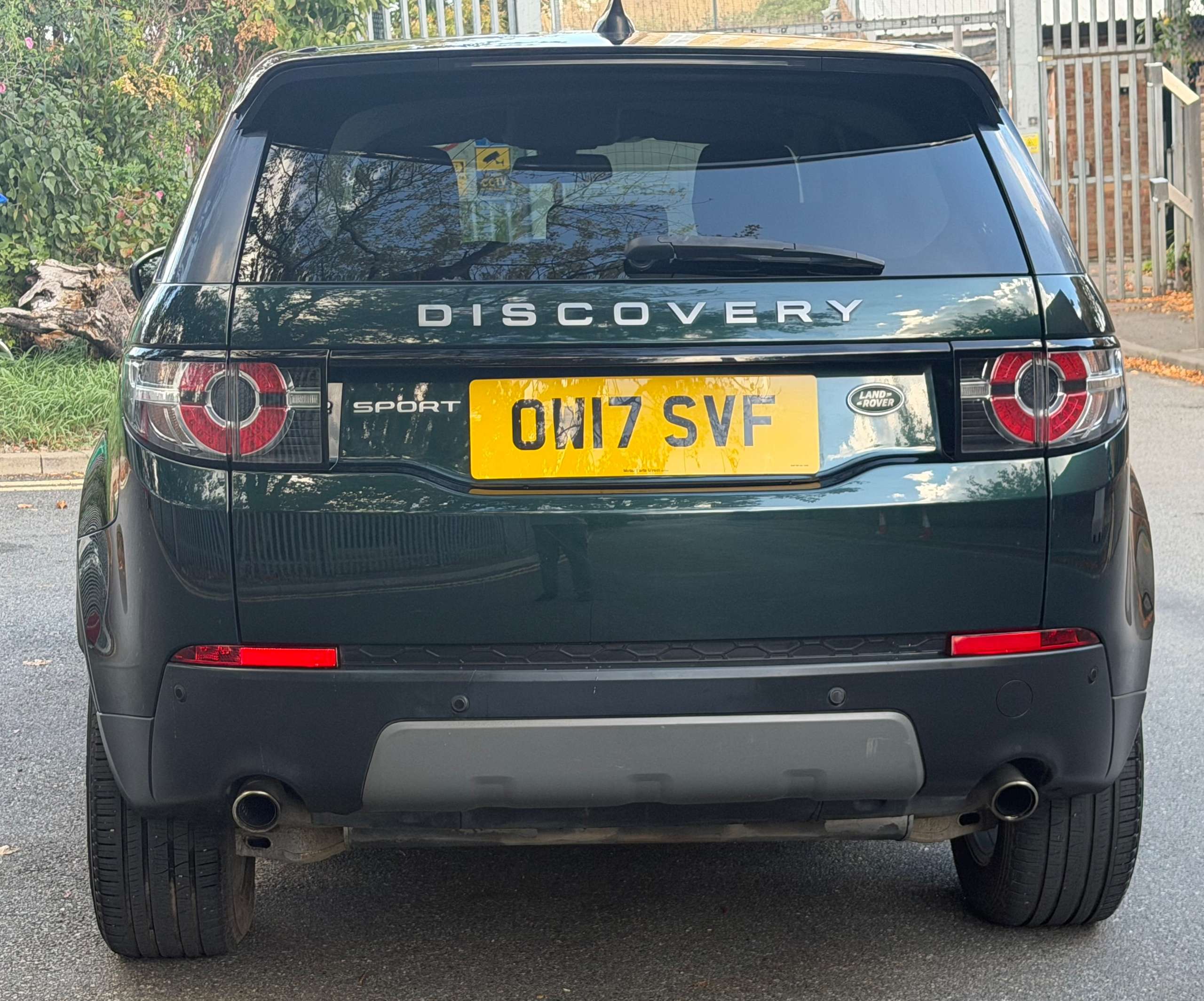 A 2017 LAND ROVER DISCOVERY SPORT 2.0 TD4 SE Tech SUV 5dr Diesel Auto 4WD Euro 6 (s/s) (180 ps) A 2017 LAND ROVER DISCOVERY SPORT 2.0 TD4 SE Tech SUV 5dr Diesel Auto 4WD Euro 6 (s/s) (180 ps)