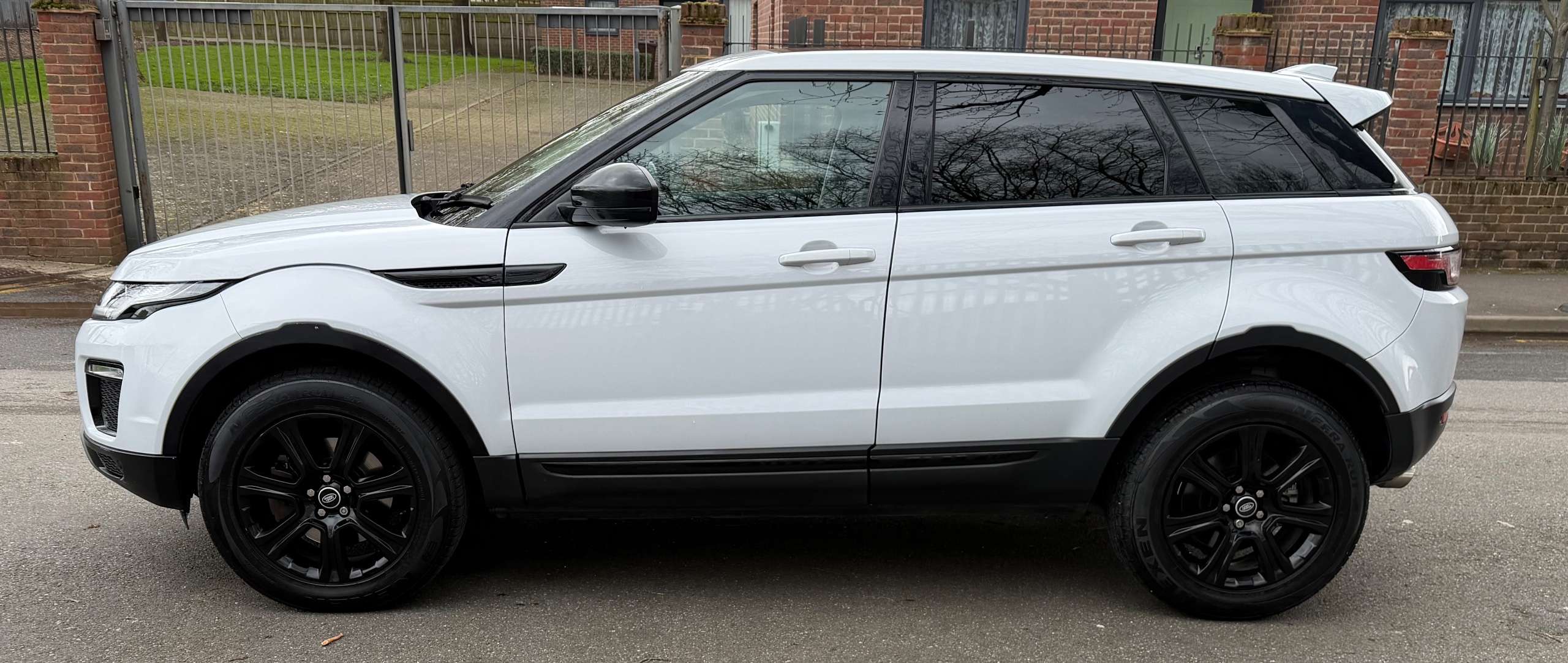 2017 LAND ROVER RANGE ROVER EVOQUE 2017 LAND ROVER RANGE ROVER EVOQUE