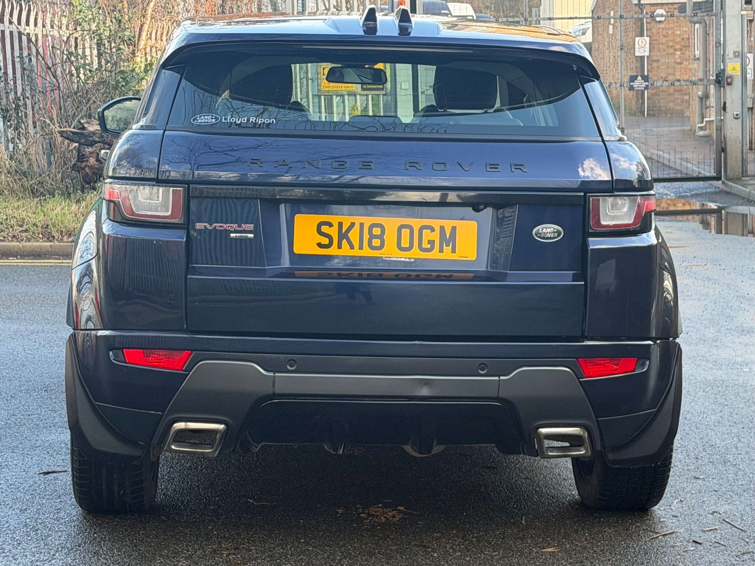 A 2018 LAND ROVER RANGE ROVER EVOQUE 2.0 TD4 HSE Dynamic SUV 5dr Diesel Auto 4WD Euro 6 (s/s) (180 ps) A 2018 LAND ROVER RANGE ROVER EVOQUE 2.0 TD4 HSE Dynamic SUV 5dr Diesel Auto 4WD Euro 6 (s/s) (180 ps)