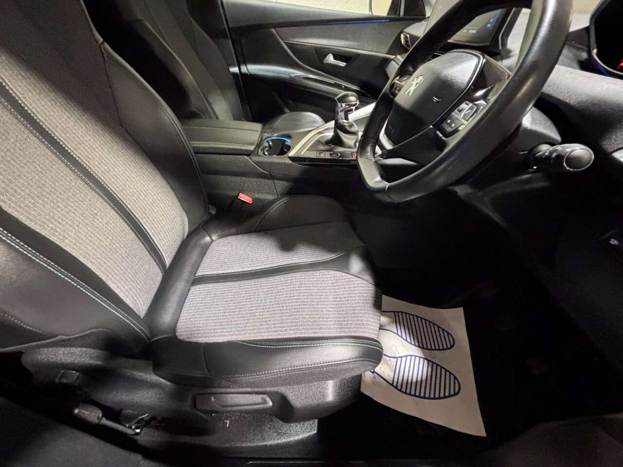 2021 PEUGEOT 5008 2021 PEUGEOT 5008