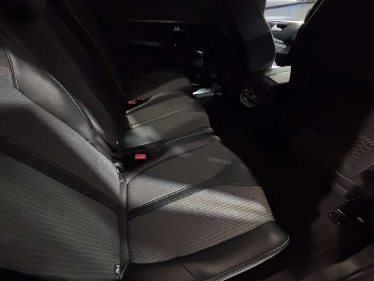 2021 PEUGEOT 5008 2021 PEUGEOT 5008