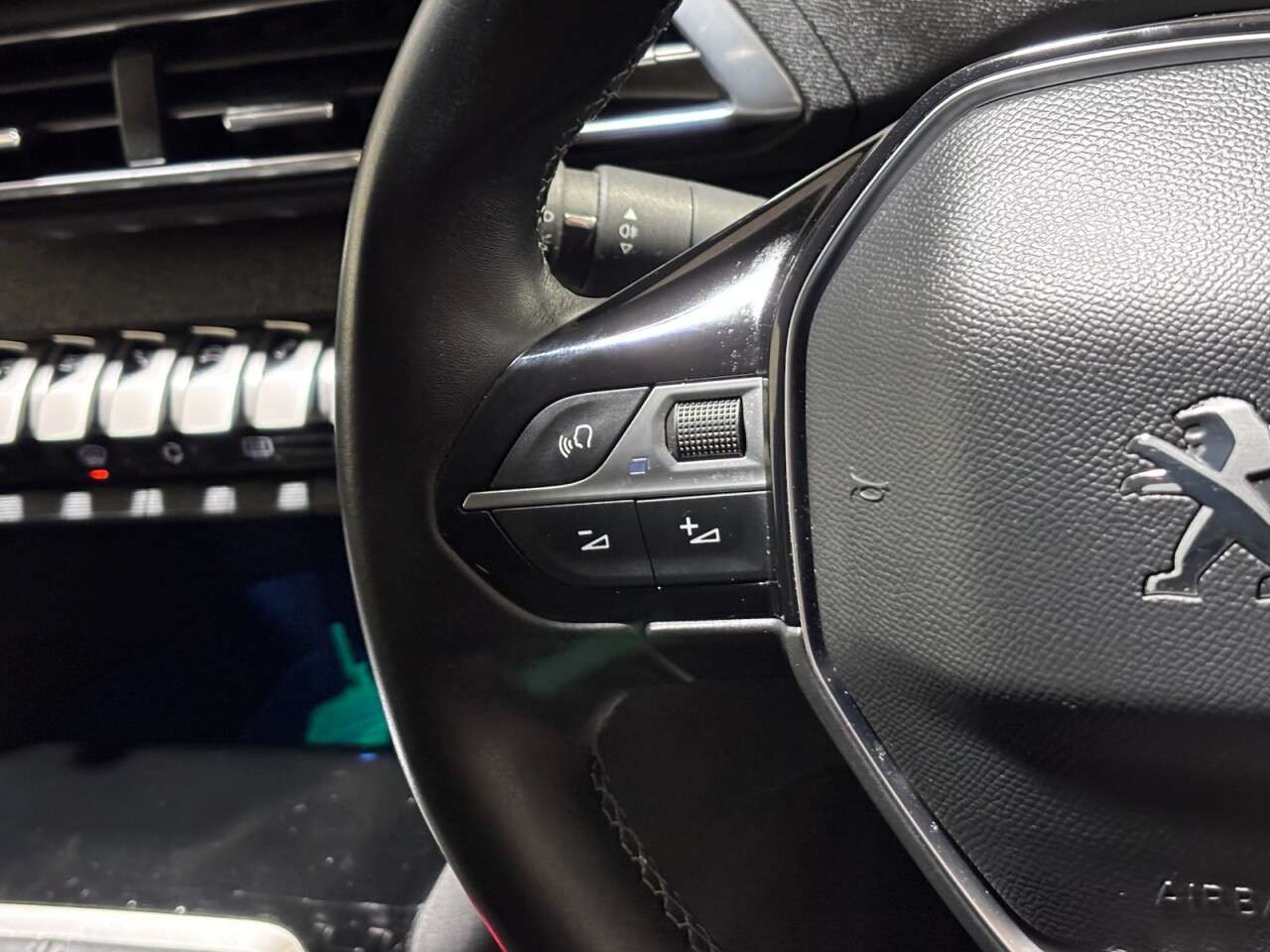 2021 PEUGEOT 5008 2021 PEUGEOT 5008