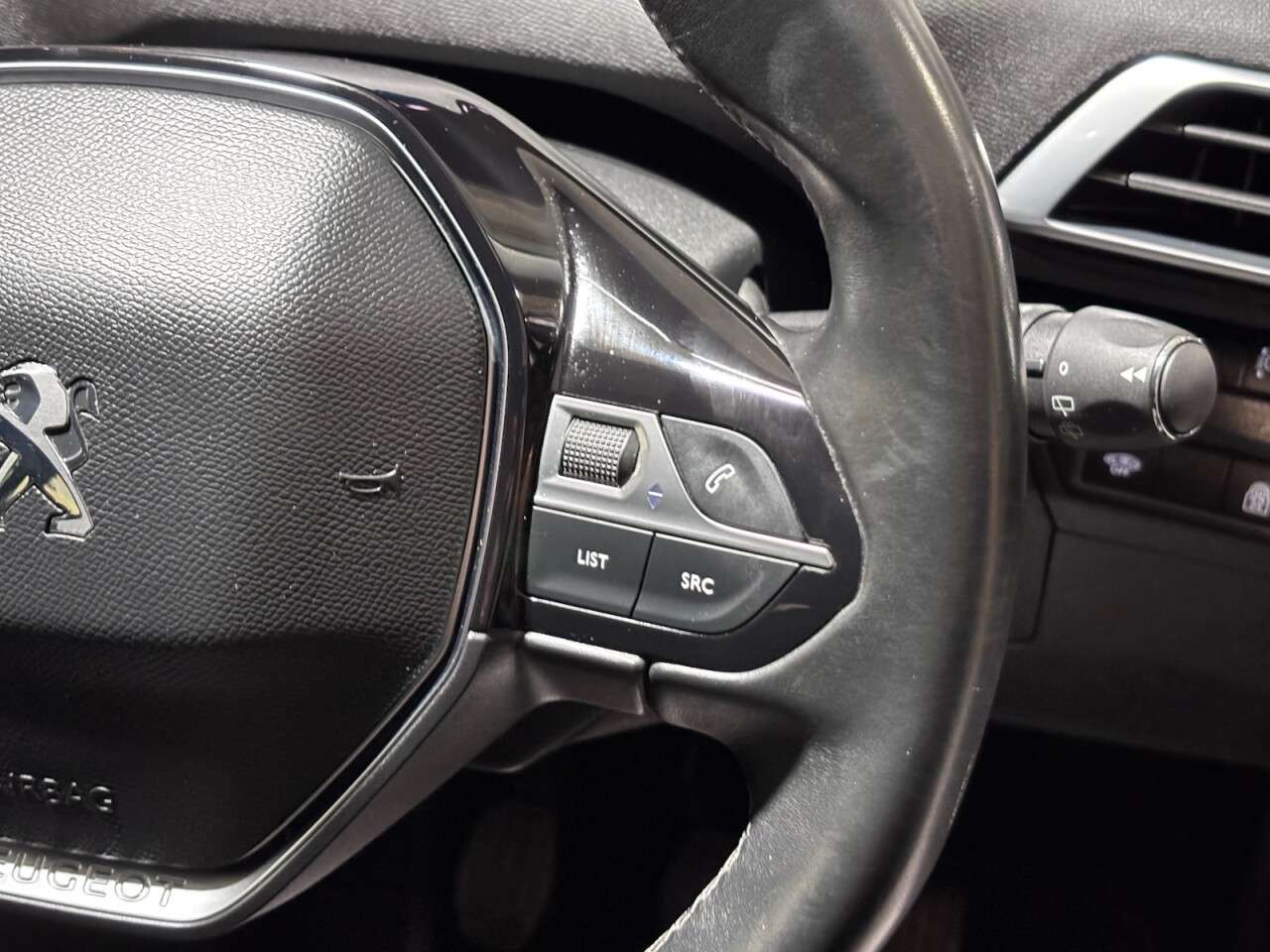 2021 PEUGEOT 5008 2021 PEUGEOT 5008