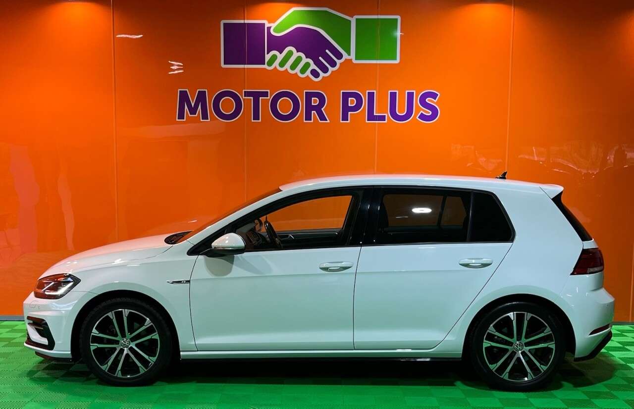 A 2020 VOLKSWAGEN GOLF 1.5 TSI EVO R-Line Edition Hatchback 5dr Petrol DSG Euro 6 (s/s) (150 ps) V A 2020 VOLKSWAGEN GOLF 1.5 TSI EVO R-Line Edition Hatchback 5dr Petrol DSG Euro 6 (s/s) (150 ps) V