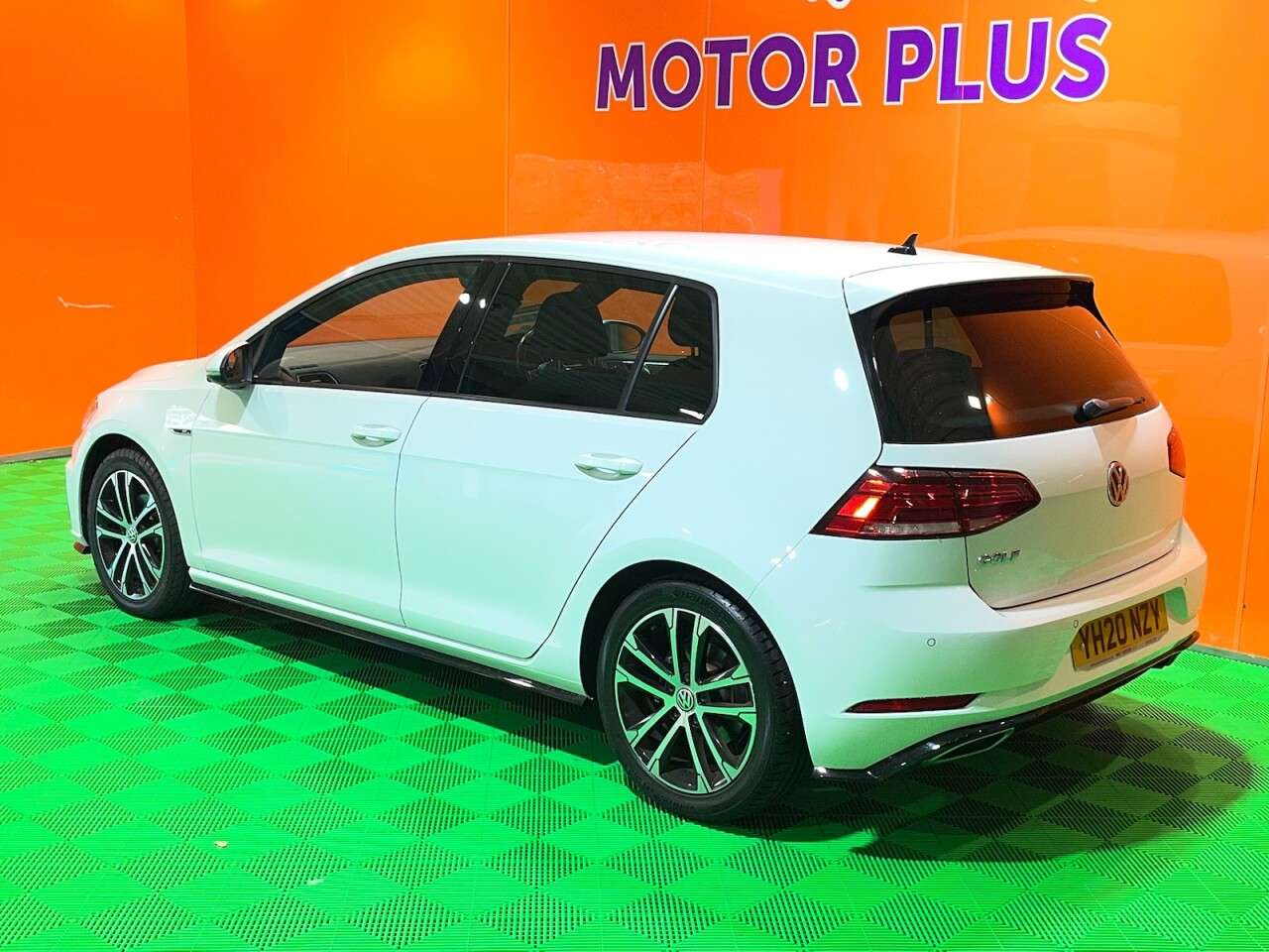 A 2020 VOLKSWAGEN GOLF 1.5 TSI EVO R-Line Edition Hatchback 5dr Petrol DSG Euro 6 (s/s) (150 ps) V A 2020 VOLKSWAGEN GOLF 1.5 TSI EVO R-Line Edition Hatchback 5dr Petrol DSG Euro 6 (s/s) (150 ps) V