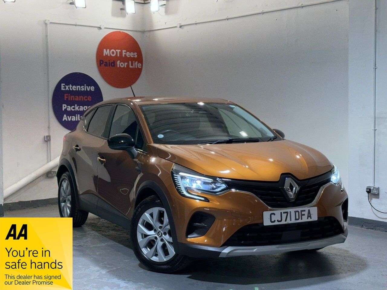 A 2022 RENAULT CAPTUR 1.0 TCe Iconic SUV 5dr Petrol Manual Euro 6 (s/s) (90 ps) Visit Over 400 Ca A 2022 RENAULT CAPTUR 1.0 TCe Iconic SUV 5dr Petrol Manual Euro 6 (s/s) (90 ps) Visit Over 400 Ca
