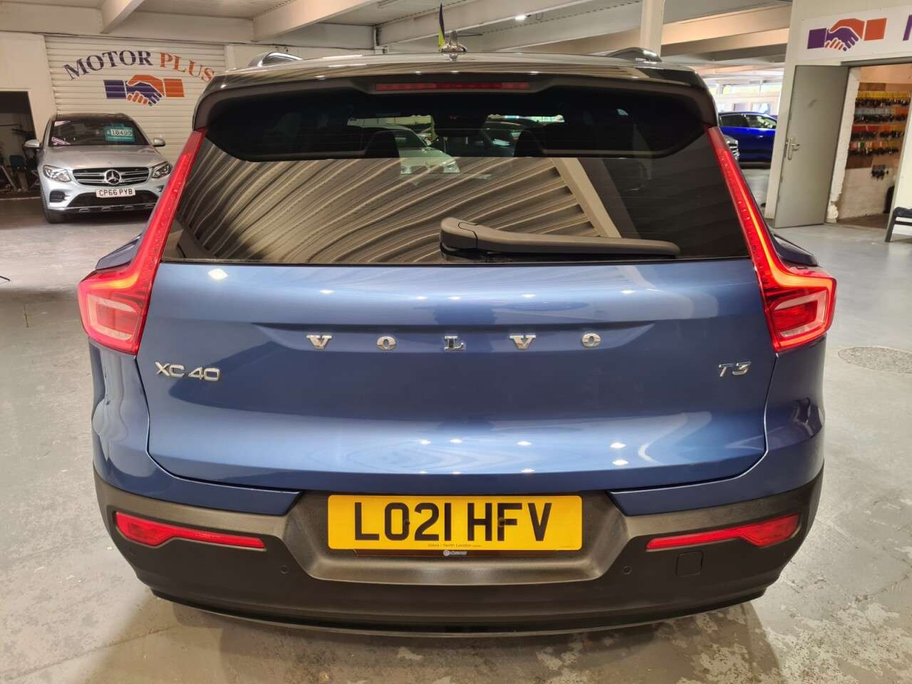 2021 VOLVO XC40 2021 VOLVO XC40