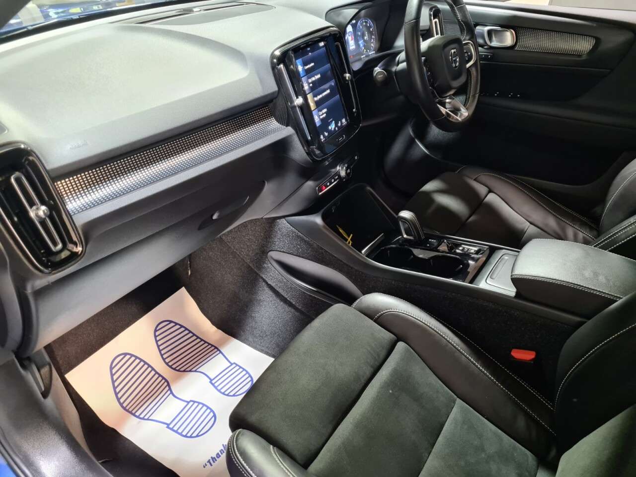 2021 VOLVO XC40 2021 VOLVO XC40