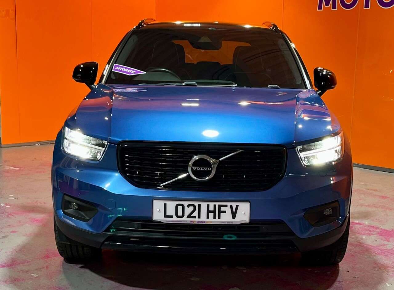 A 2021 VOLVO XC40 1.5 T3 R-Design Pro SUV 5dr Petrol Auto Euro 6 (s/s) (163 ps) Visit Over 40 A 2021 VOLVO XC40 1.5 T3 R-Design Pro SUV 5dr Petrol Auto Euro 6 (s/s) (163 ps) Visit Over 40