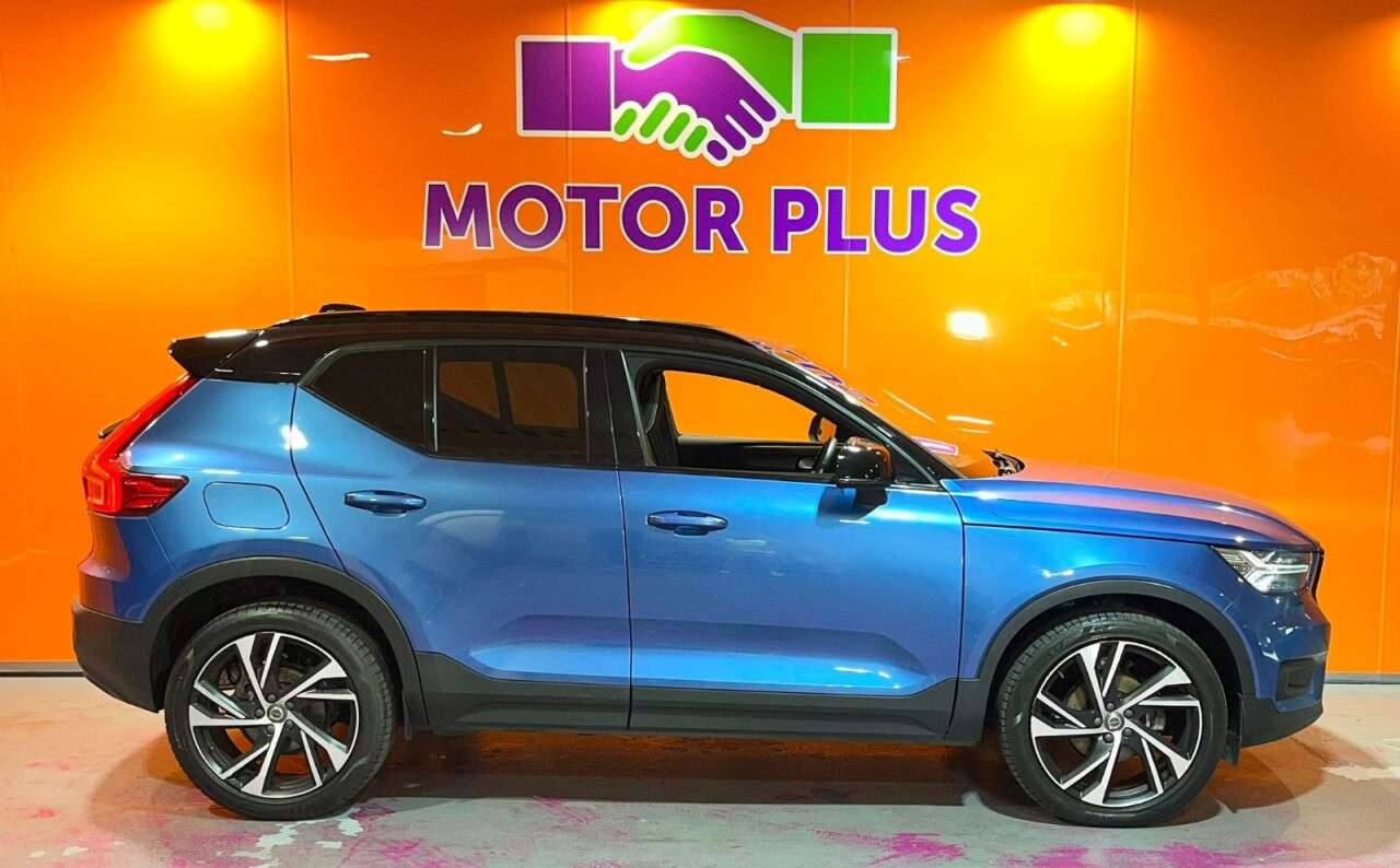 2021 VOLVO XC40 2021 VOLVO XC40