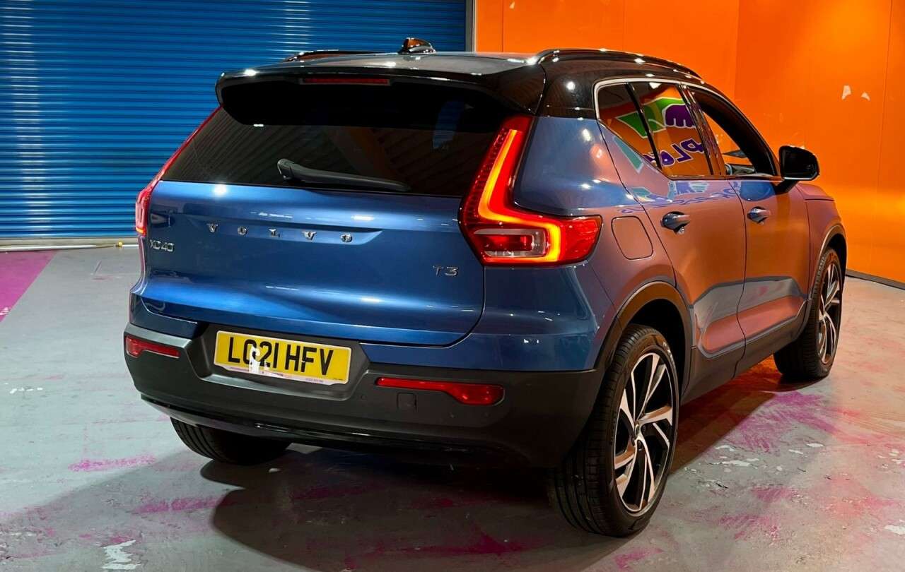 2021 VOLVO XC40 2021 VOLVO XC40