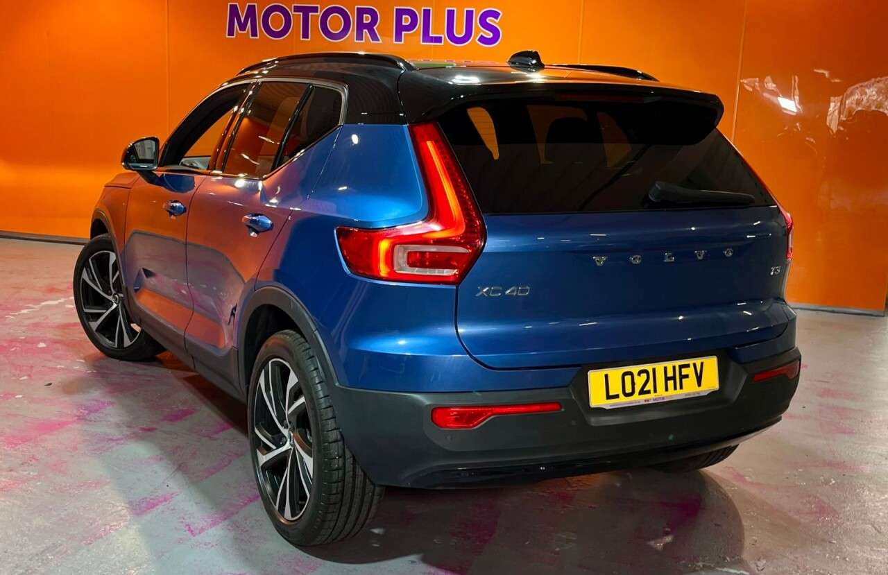 2021 VOLVO XC40 2021 VOLVO XC40