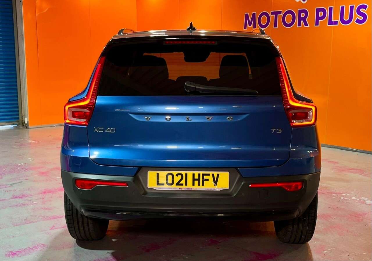 2021 VOLVO XC40 2021 VOLVO XC40