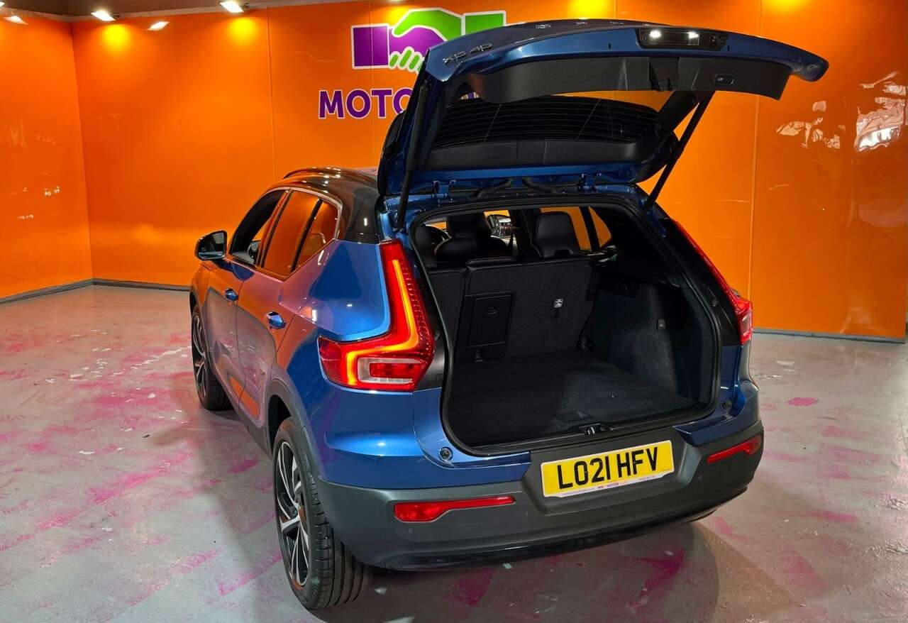 2021 VOLVO XC40 2021 VOLVO XC40