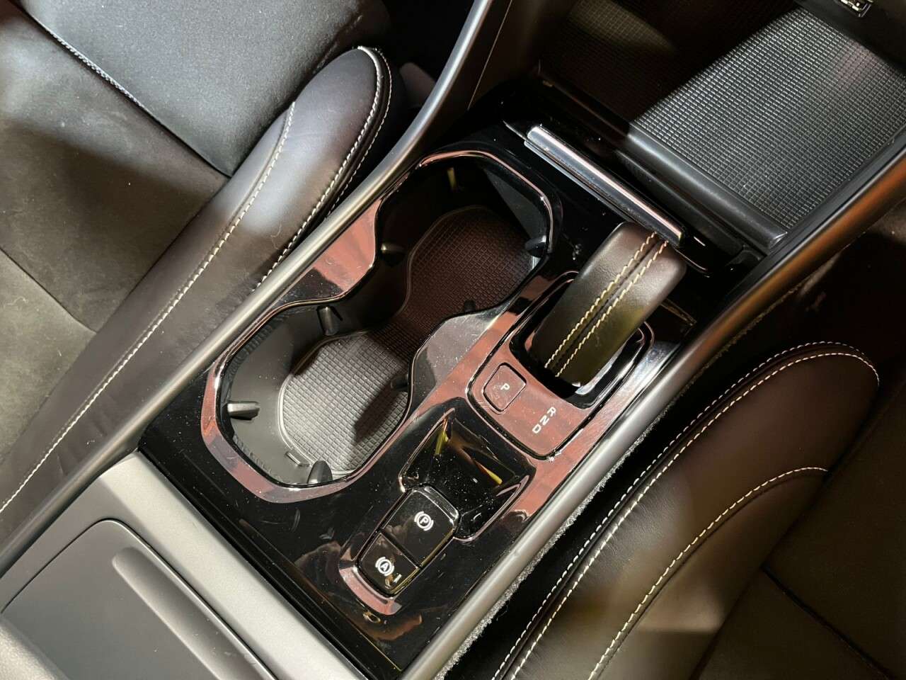 2021 VOLVO XC40 2021 VOLVO XC40