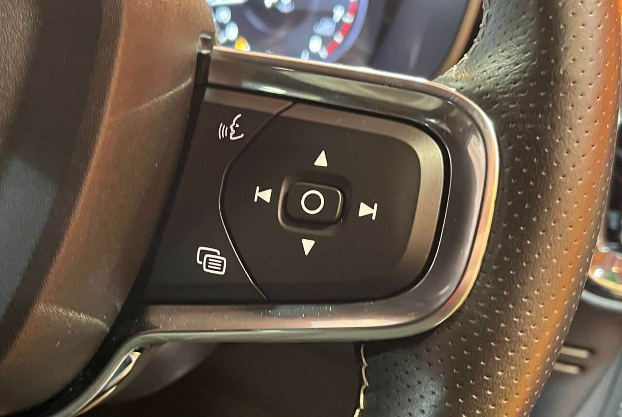 2021 VOLVO XC40 2021 VOLVO XC40