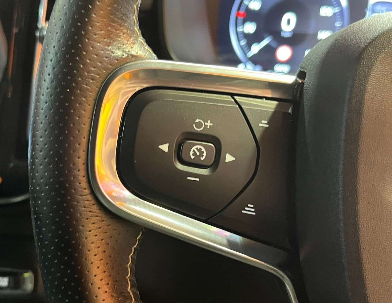 2021 VOLVO XC40 2021 VOLVO XC40