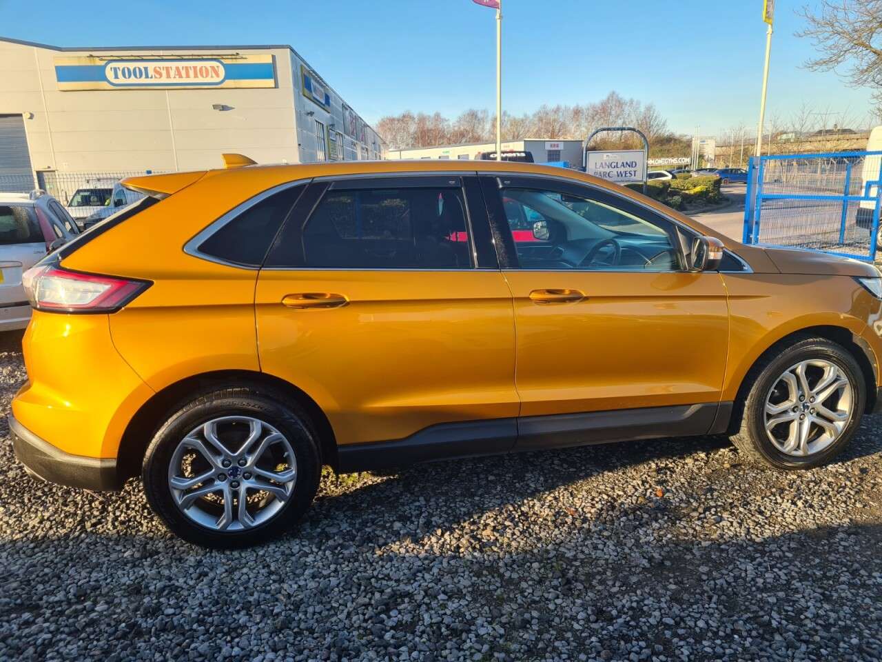 A 2016 FORD EDGE 2.0 TDCi Titanium SUV 5dr Diesel Powershift AWD Euro 6 (s/s) (210 ps) clear A 2016 FORD EDGE 2.0 TDCi Titanium SUV 5dr Diesel Powershift AWD Euro 6 (s/s) (210 ps) clear