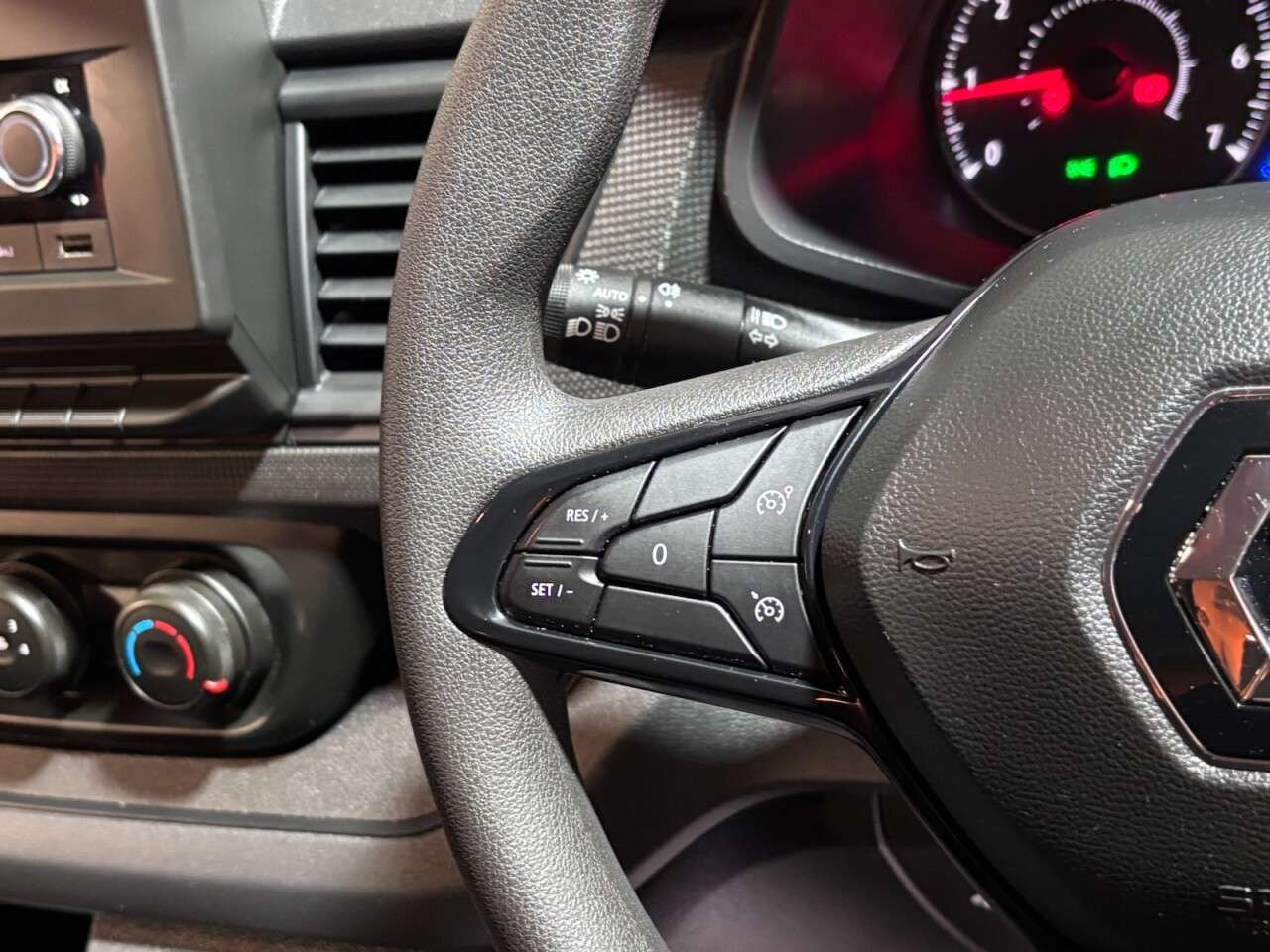 2024 RENAULT TRAFIC 2024 RENAULT TRAFIC