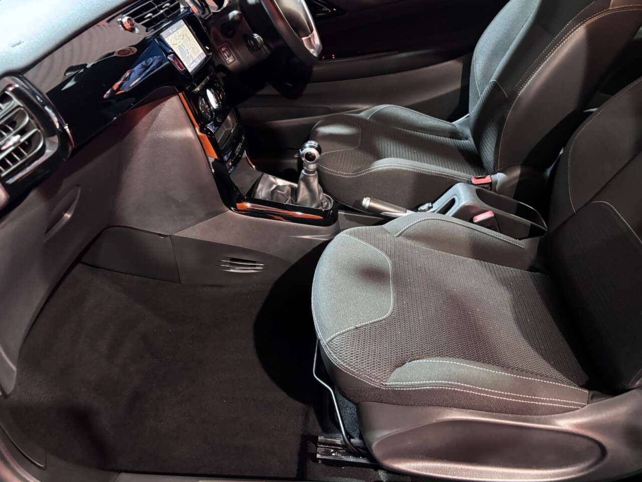 2015 DS AUTOMOBILES DS 3 2015 DS AUTOMOBILES DS 3