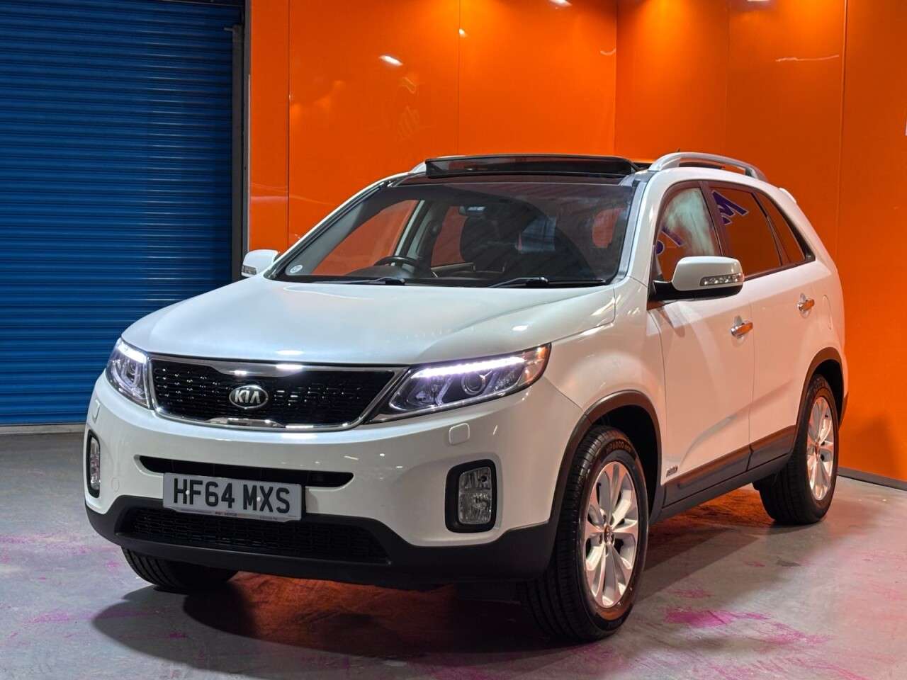 A 2014 KIA SORENTO 2.2 CRDi KX-3 SUV 5dr Diesel Auto AWD Euro 5 (194 bhp) Visit Over 400 Cars A 2014 KIA SORENTO 2.2 CRDi KX-3 SUV 5dr Diesel Auto AWD Euro 5 (194 bhp) Visit Over 400 Cars