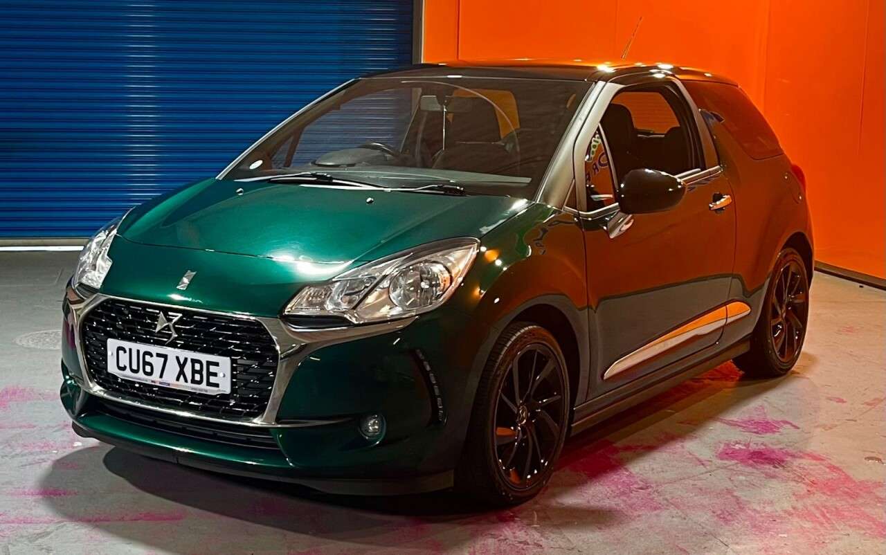 A 2017 DS AUTOMOBILES DS 3 1.6 BlueHDi Connected Chic Hatchback 3dr Diesel Manual Euro 6 (s/s) (100 ps A 2017 DS AUTOMOBILES DS 3 1.6 BlueHDi Connected Chic Hatchback 3dr Diesel Manual Euro 6 (s/s) (100 ps